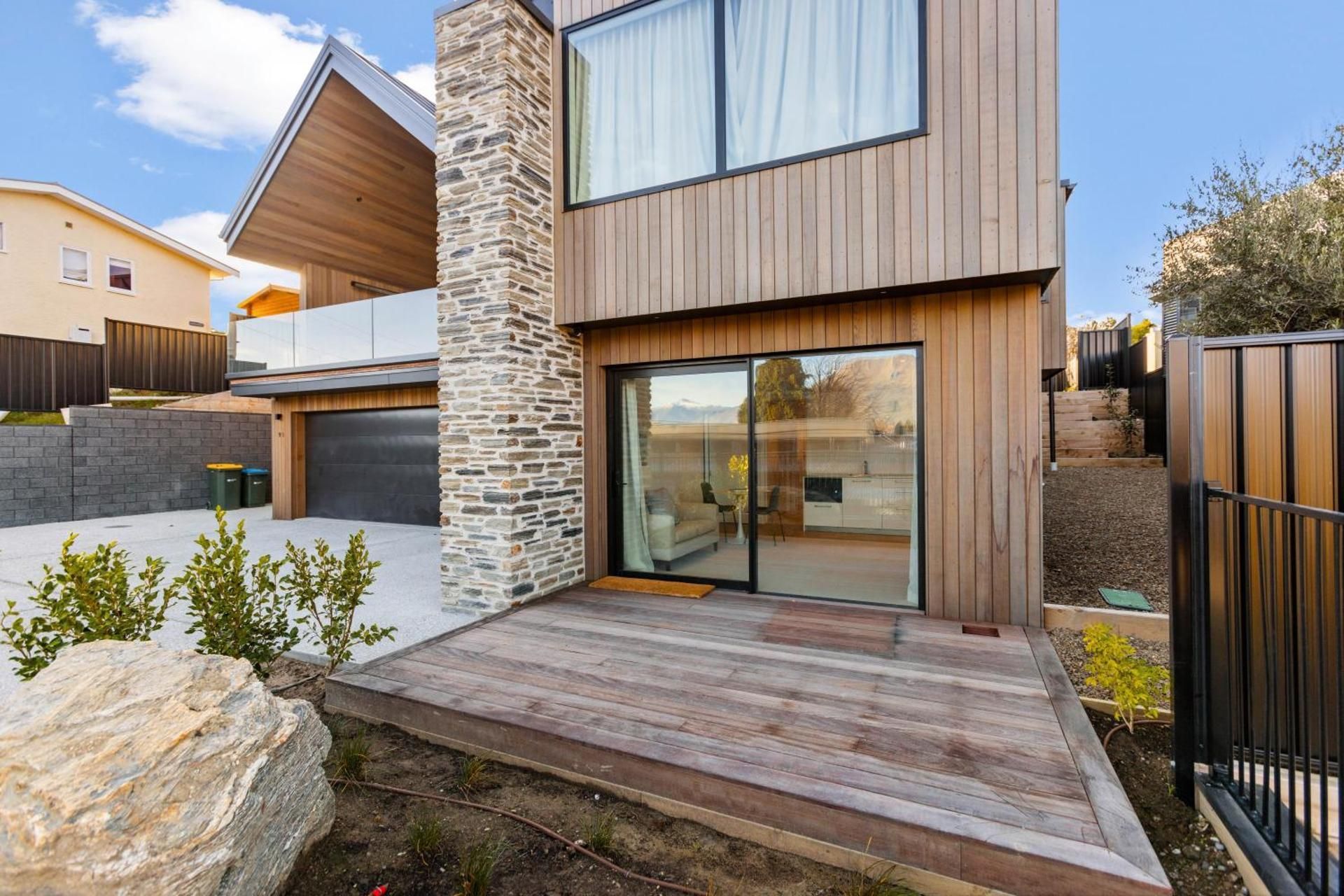 Guest House with Mountain Views