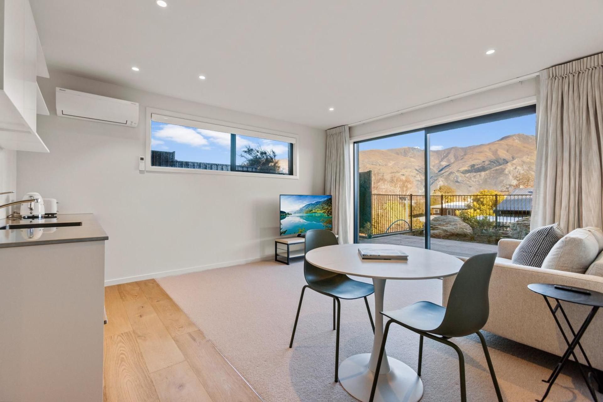 Guest House with Mountain Views