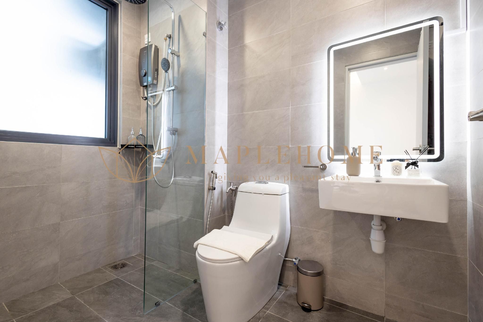 Deluxe Queen Suite