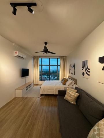 One-Bedroom Apartment with City View