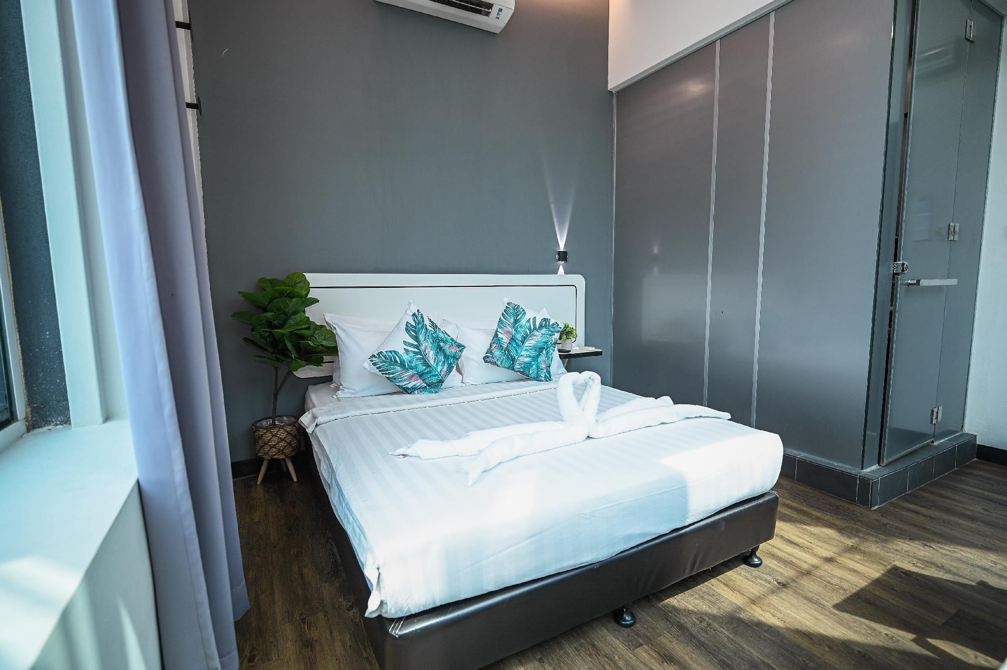 Deluxe Queen Bed
