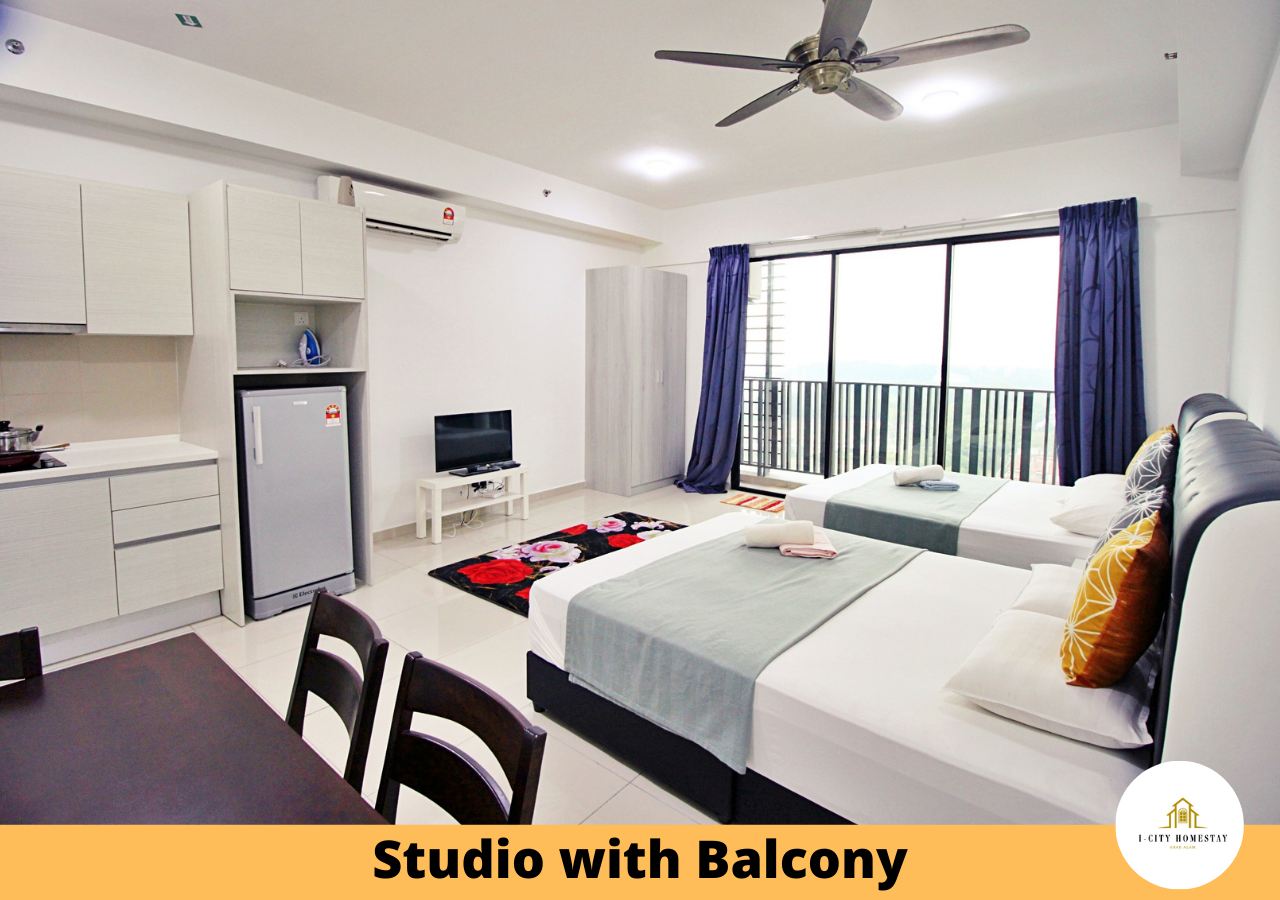 Deluxe Suite with Balcony - Parking Included