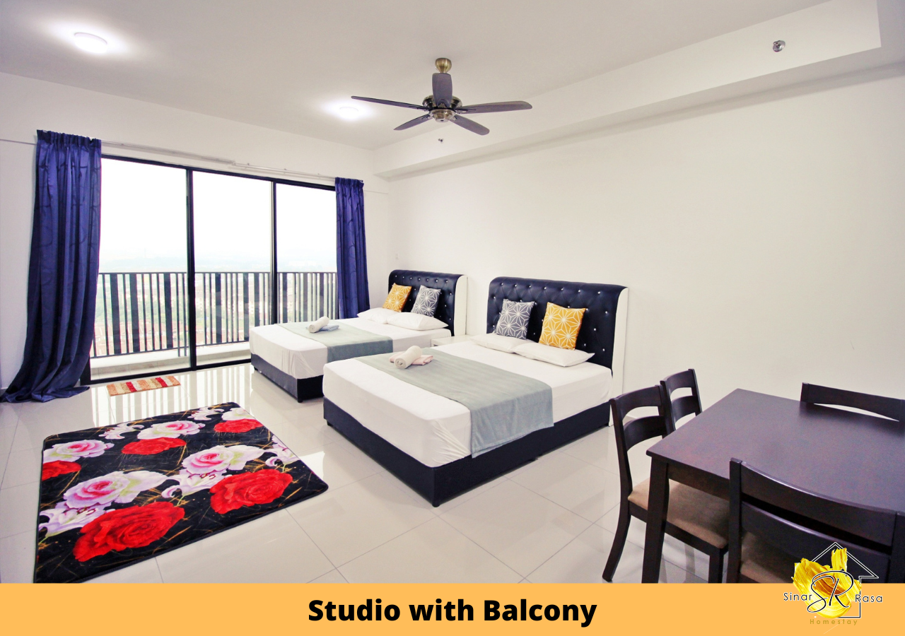 Deluxe Suite with Balcony - Parking Included