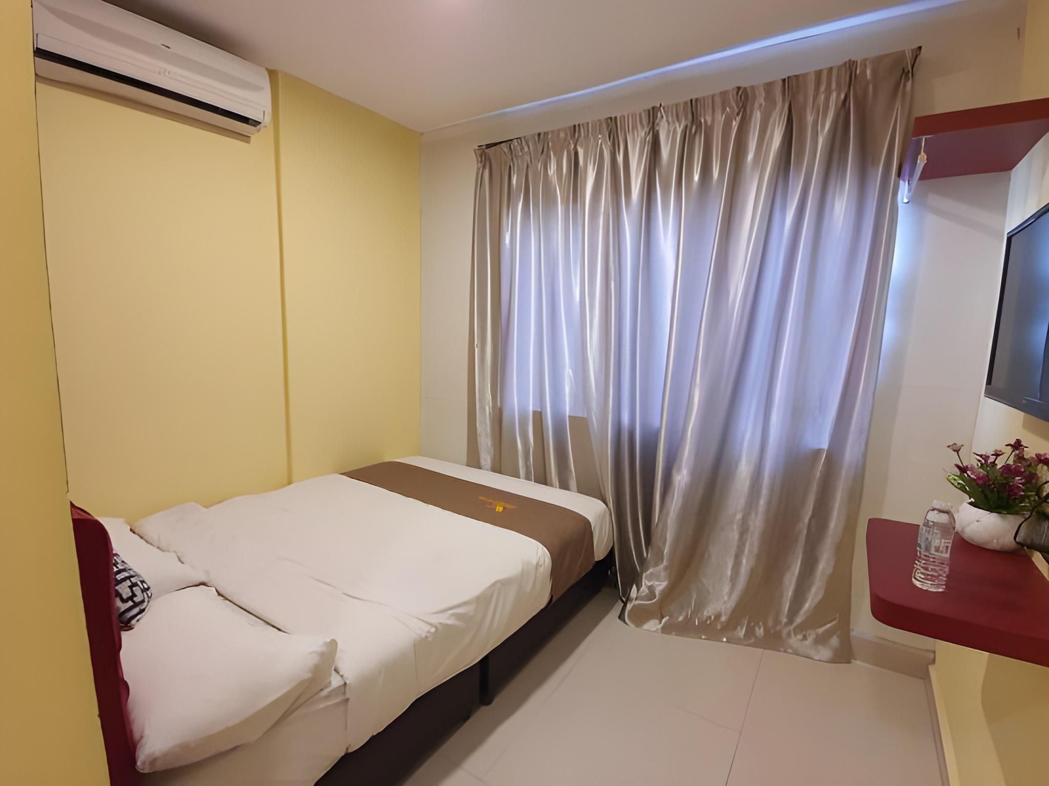 Deluxe Queen Room
