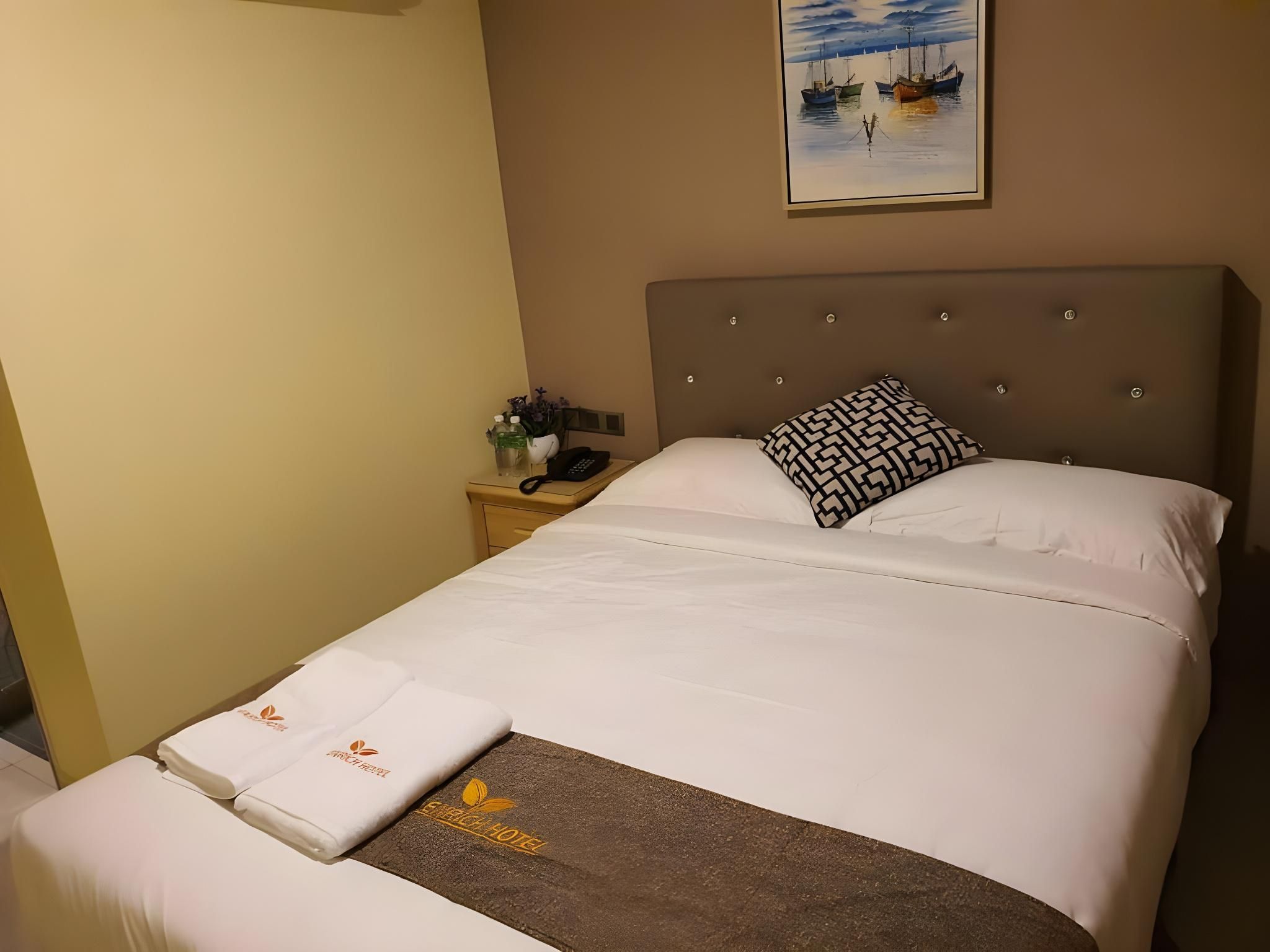 Standard Queen Room