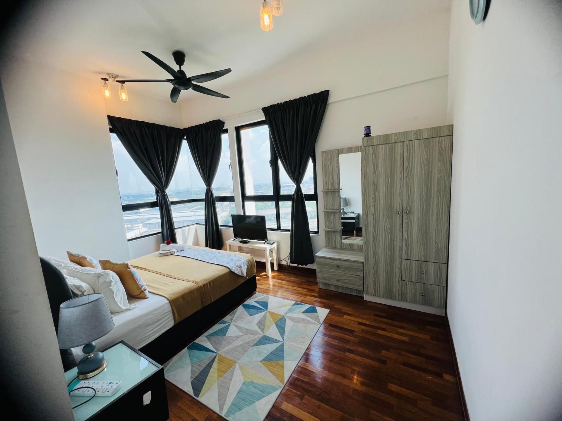Family Suite 2 Room 2 Bedroom with Balcony