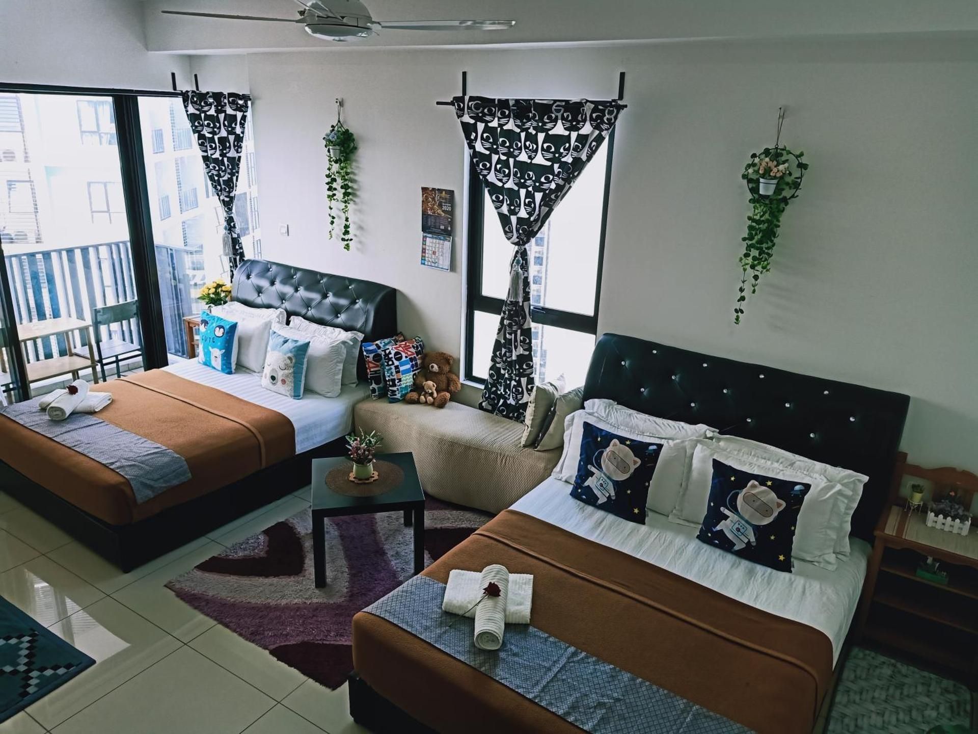 Studio 2 Bed with Balcony