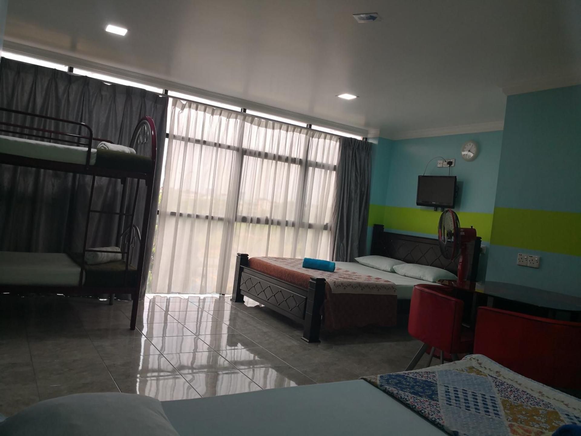  Family 6 Suite Room