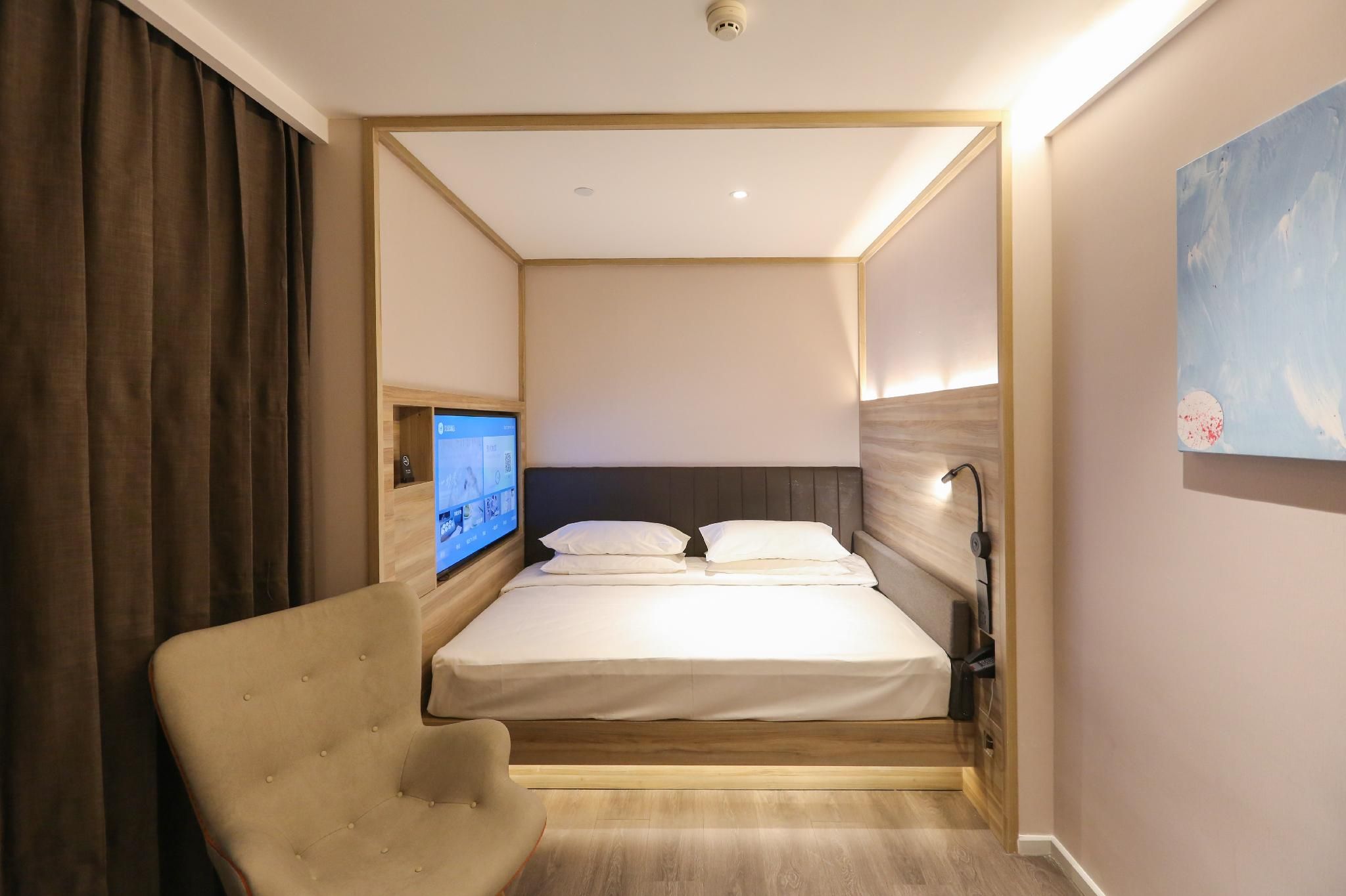 Huazhu - Room With Bed