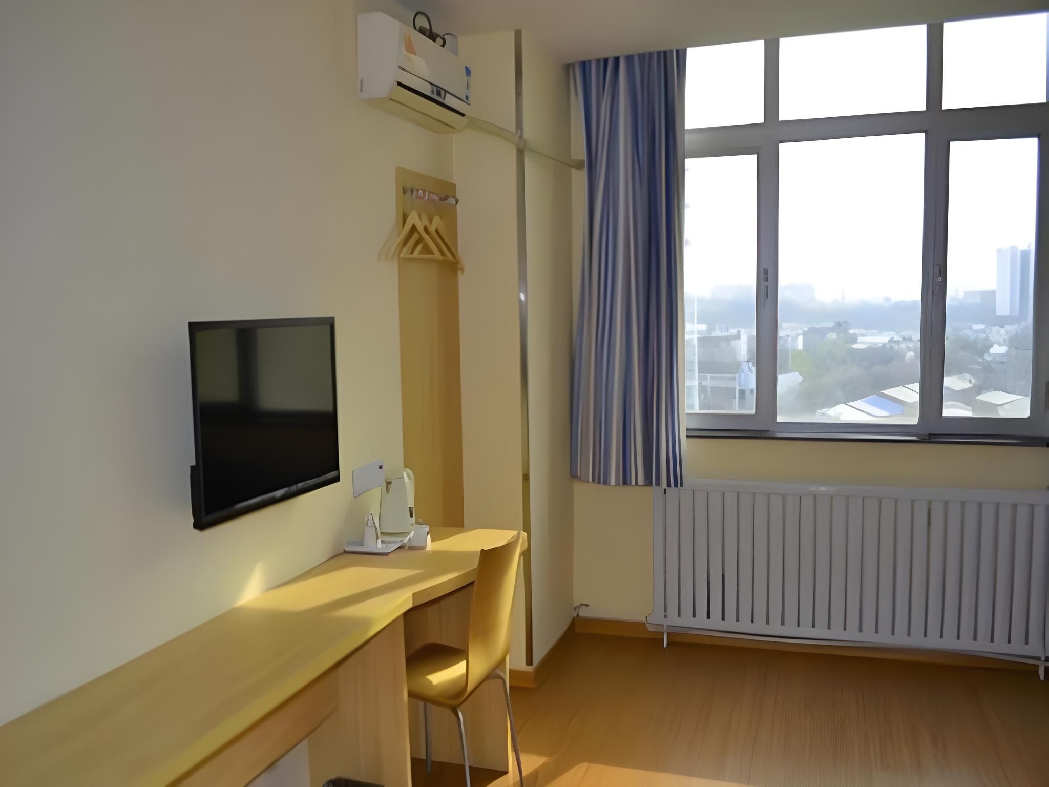 Business Queen Room