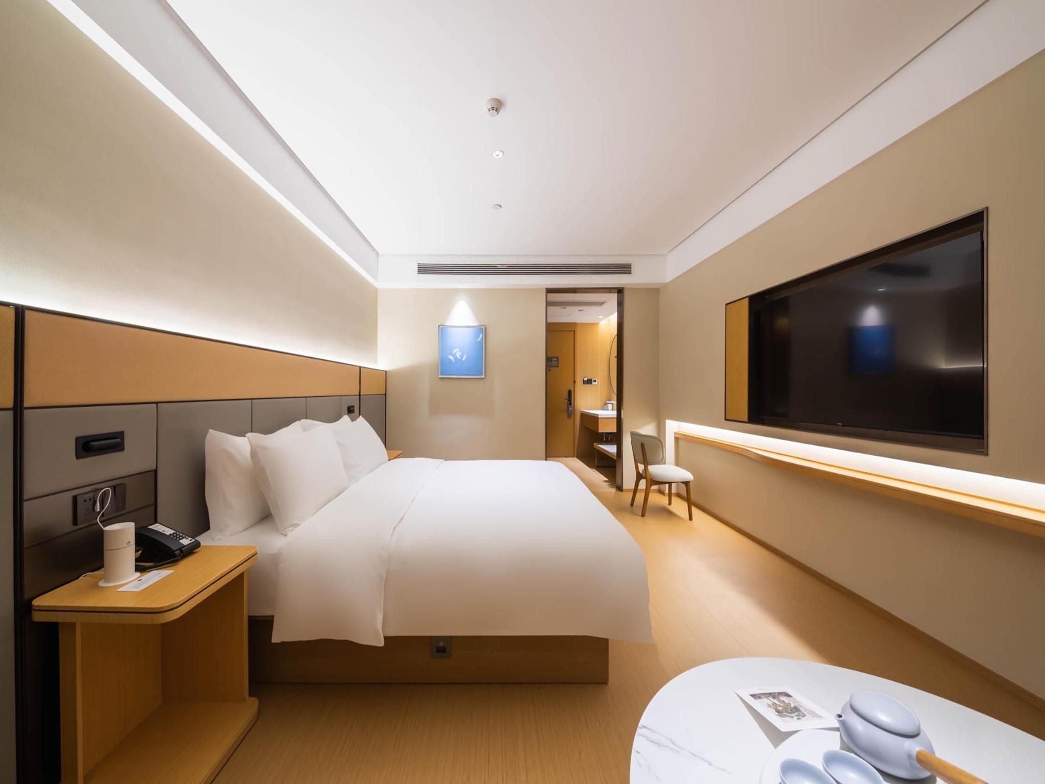 Superior Queen Room with View
