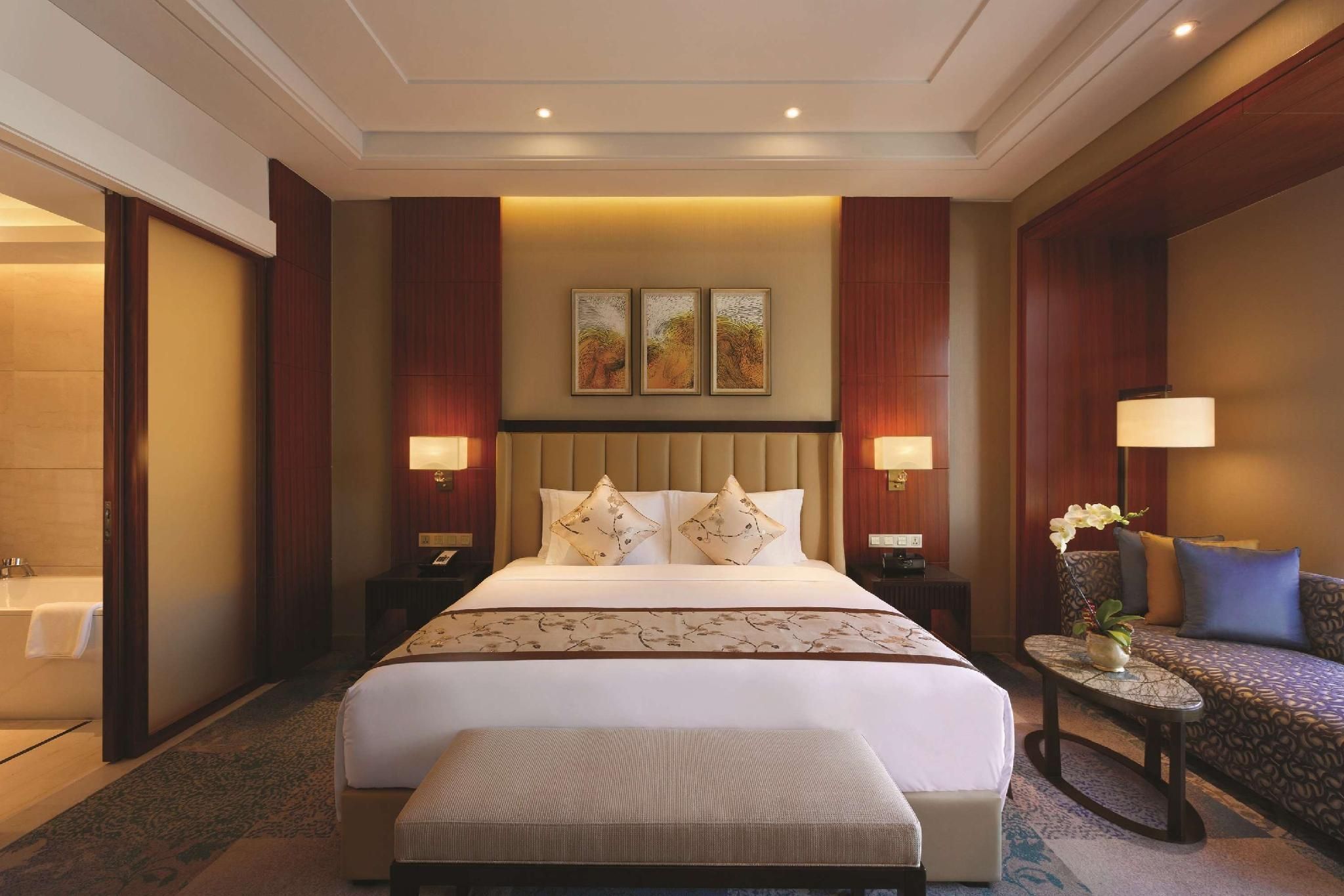 Deluxe Room with 1 King Bed Smoking