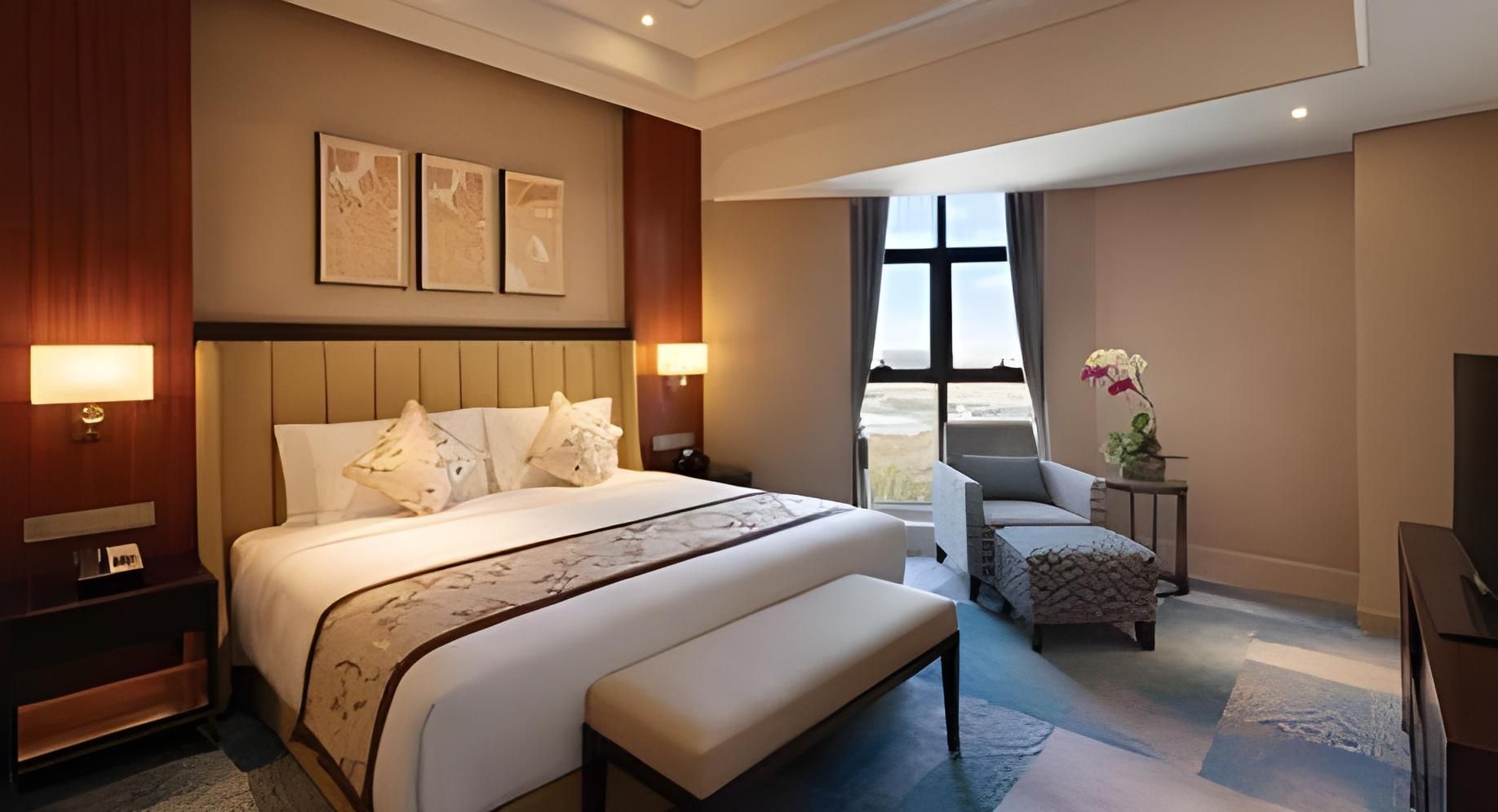 Ambassador Suite with 1 King Bed Smoking