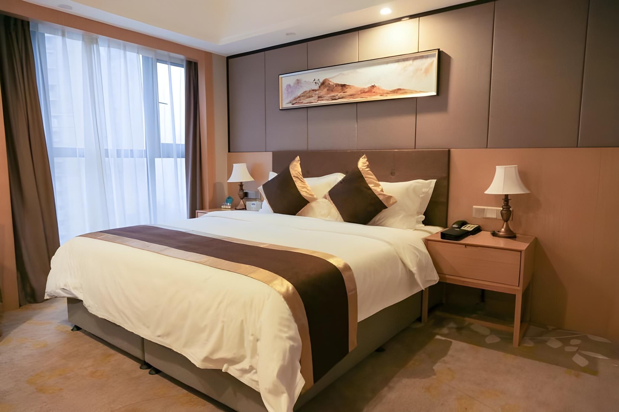 Deluxe Suite with 1 King Bed Smoking