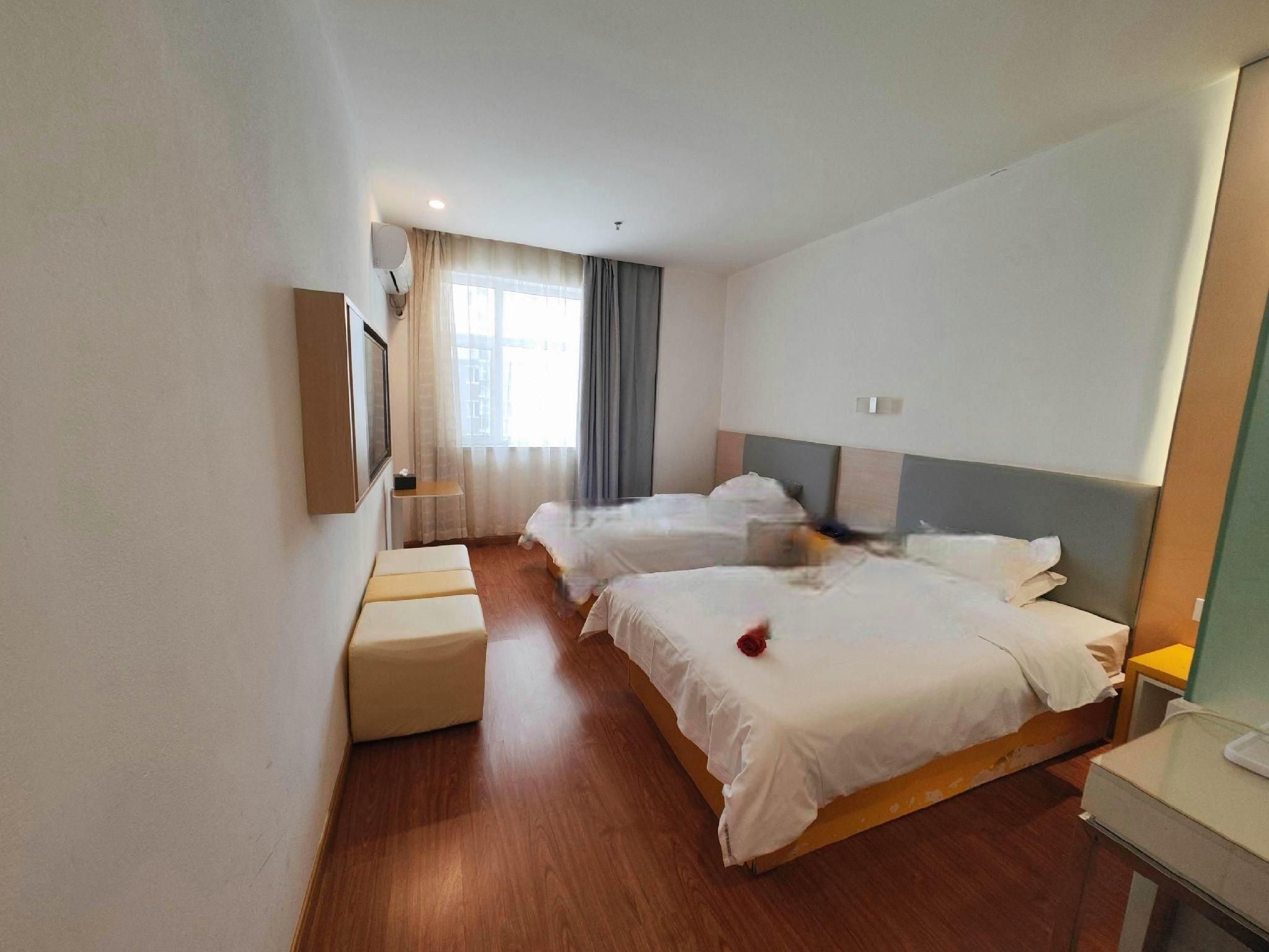 Select Twin Room