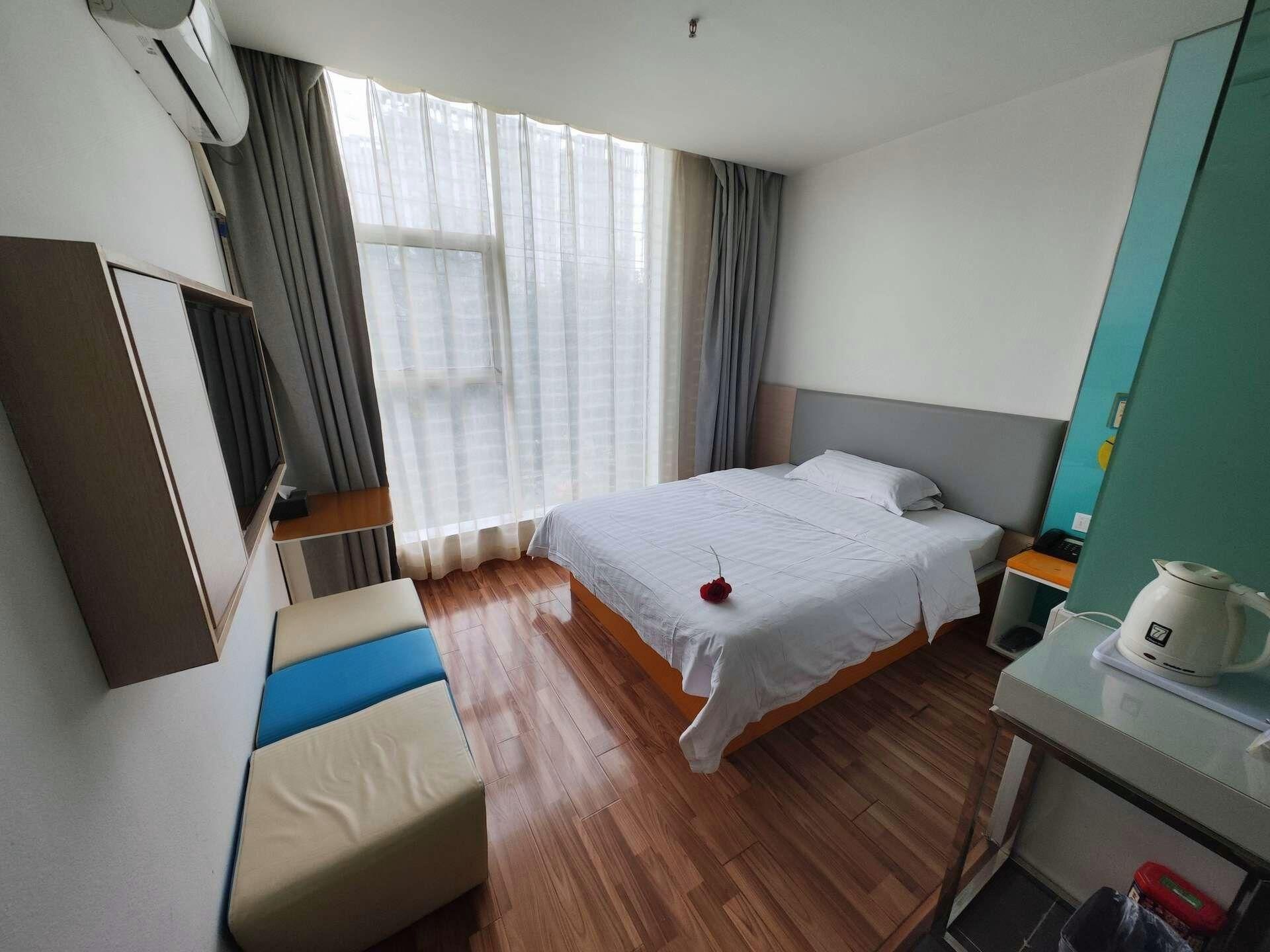 Economy Room