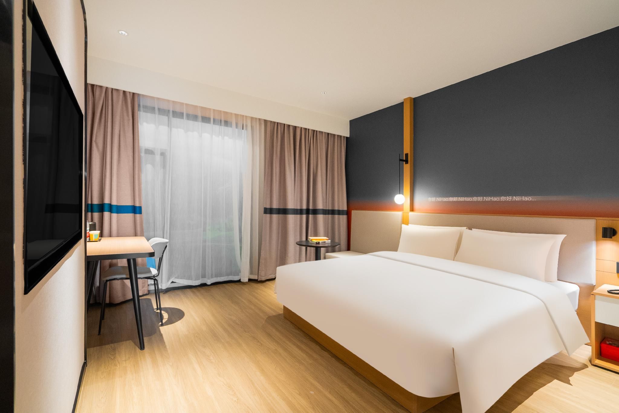 Huazhu - Room With Bed