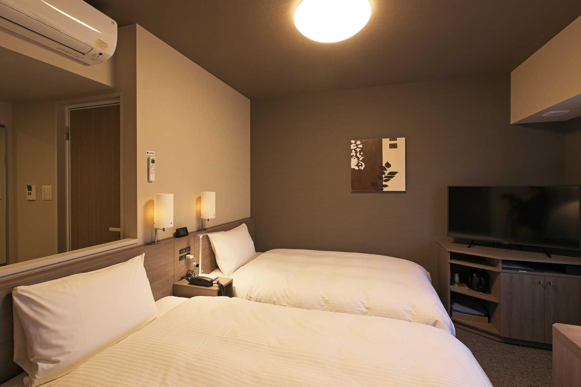 Twin Room - Electronic Cigarette Only