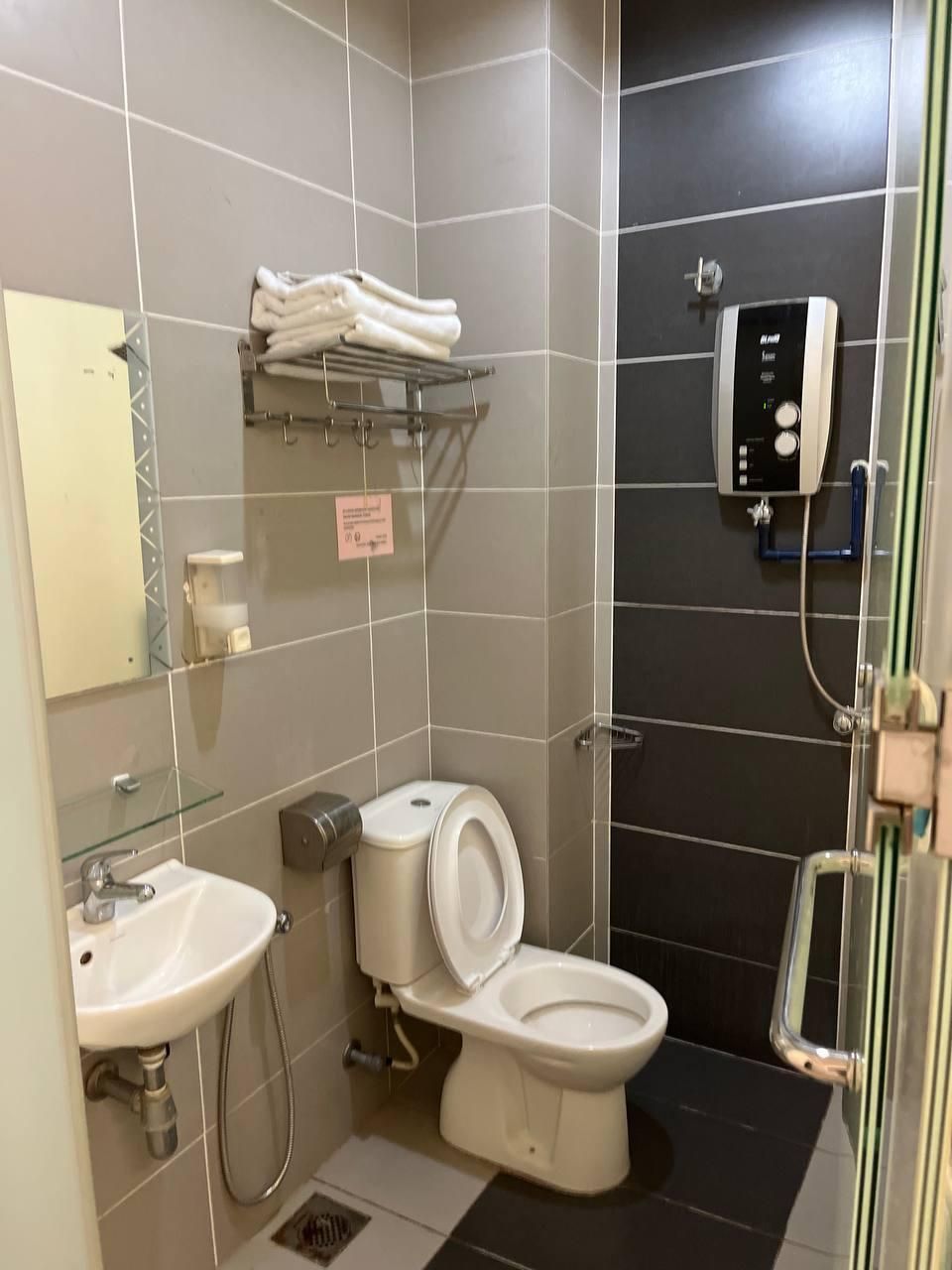 Coastline Hotel Standard Room 2