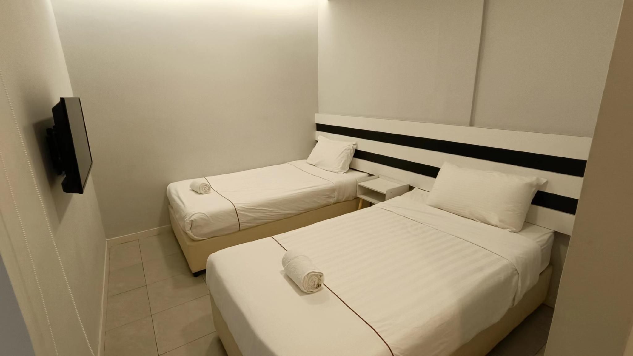 LEA GUEST HOUSE & CAFE Lukut Double or Twin Room with Private Bathroom 2