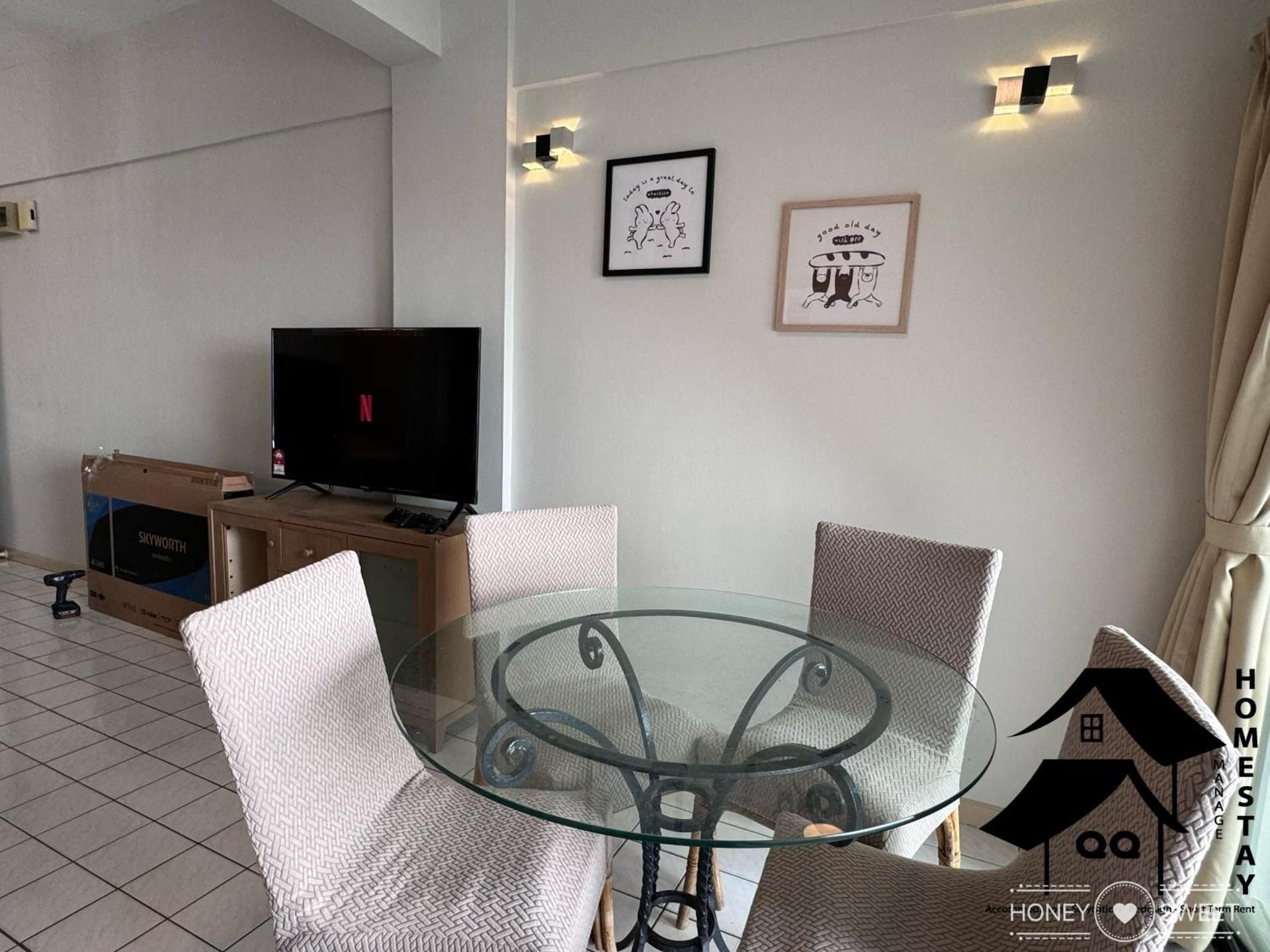 shared lounge/tv area