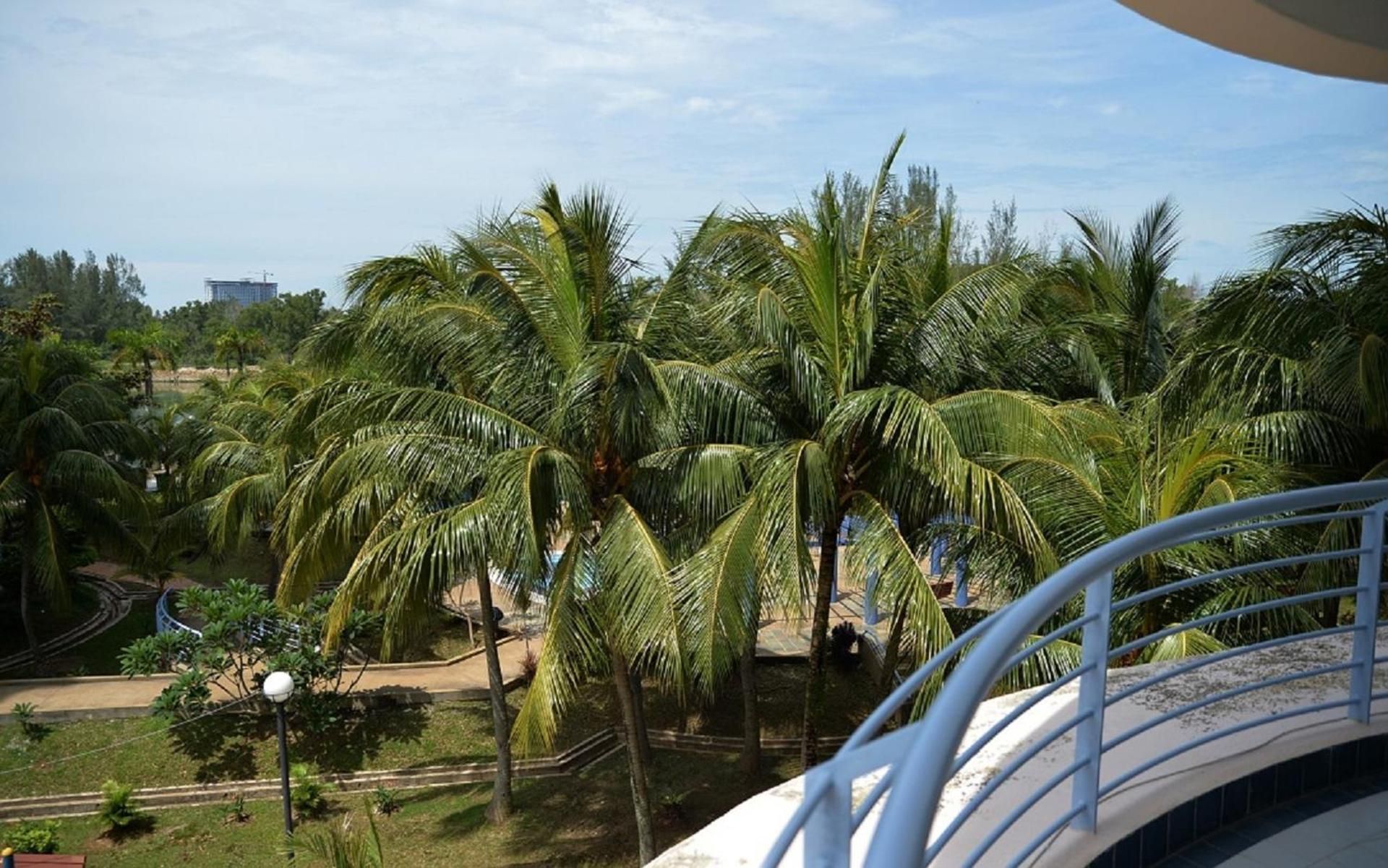 3-Bedroom Sea View Apartment