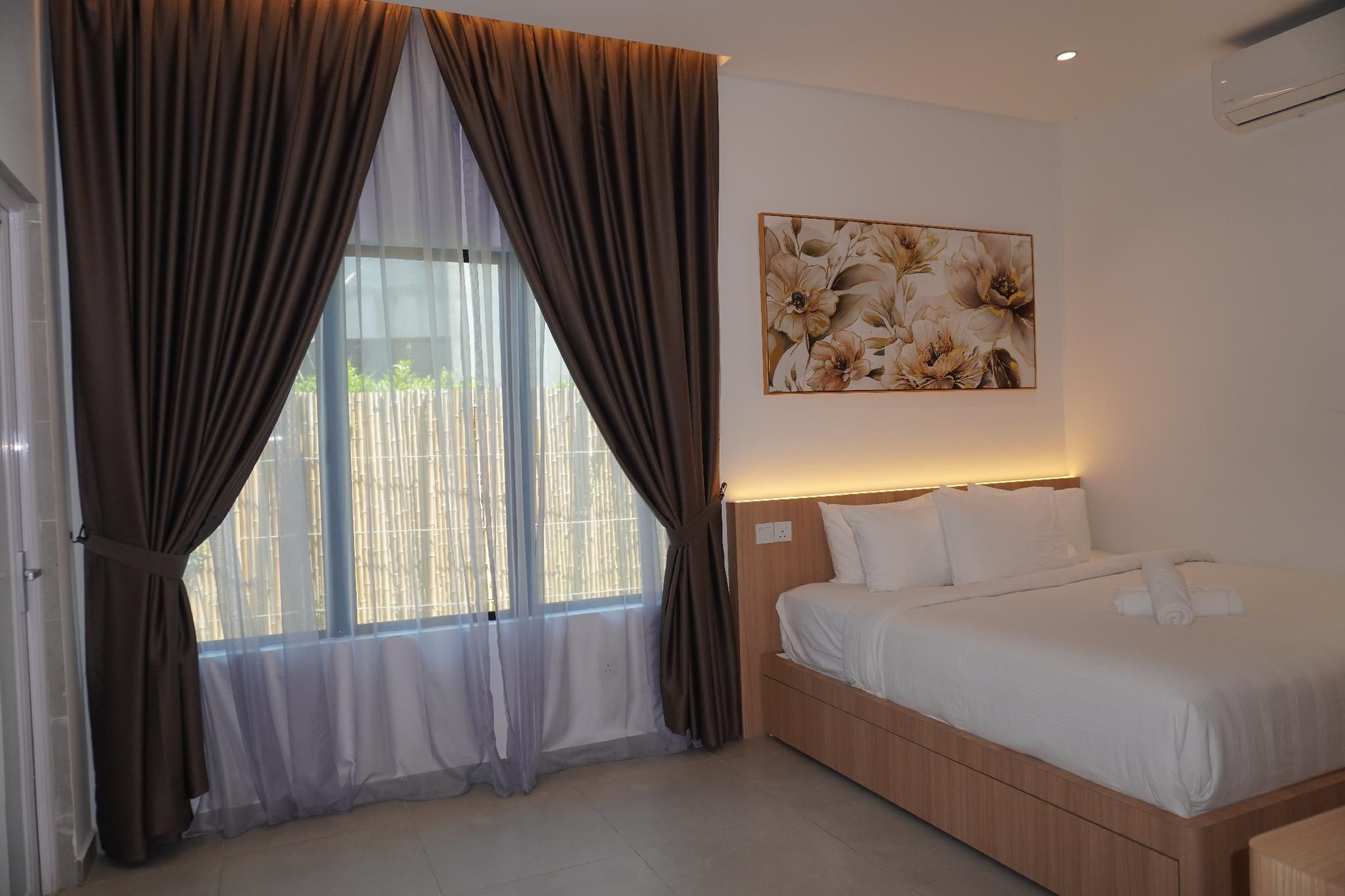  Silver Suite 