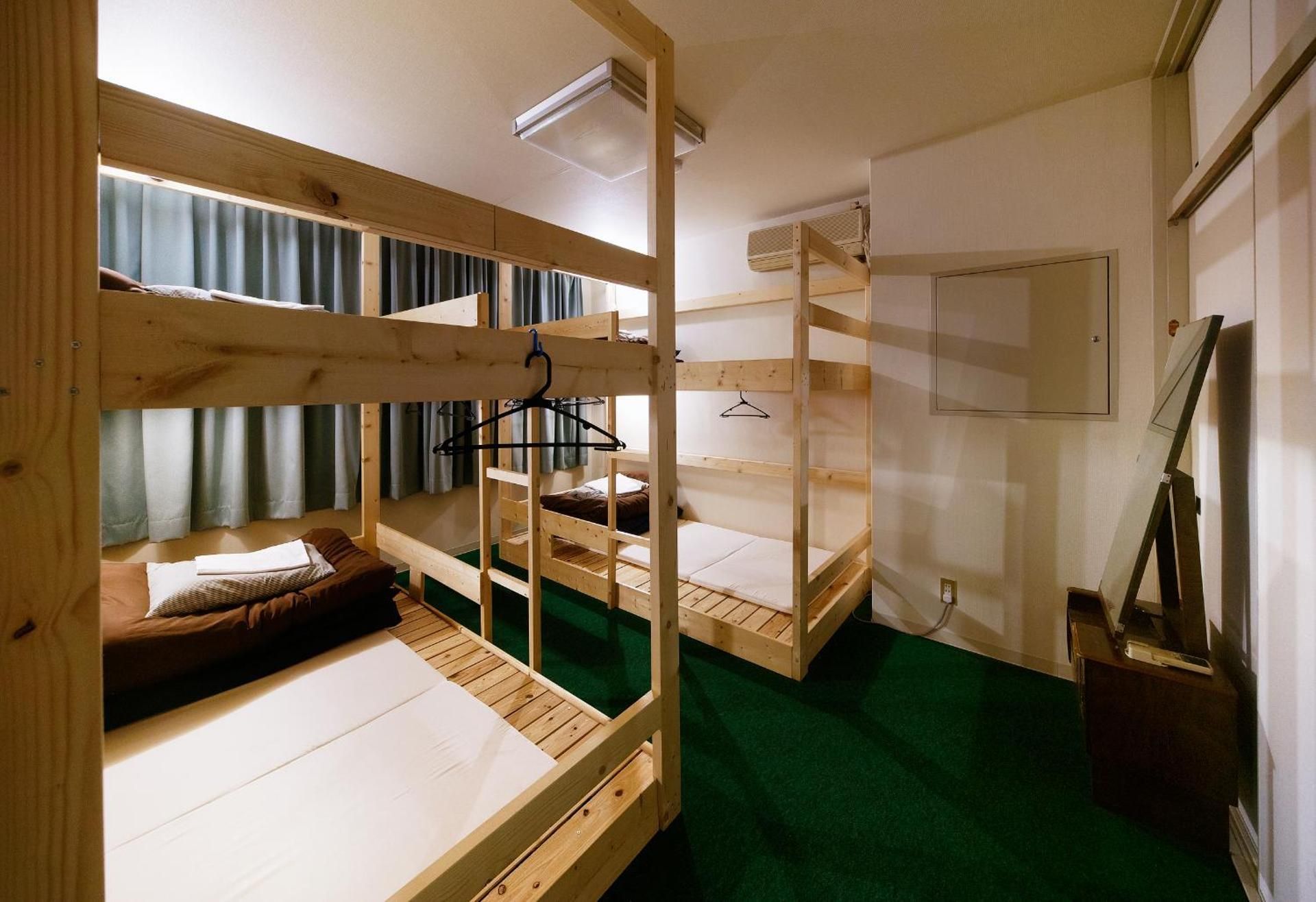 Private Room B for 4 People - Non-Smoking