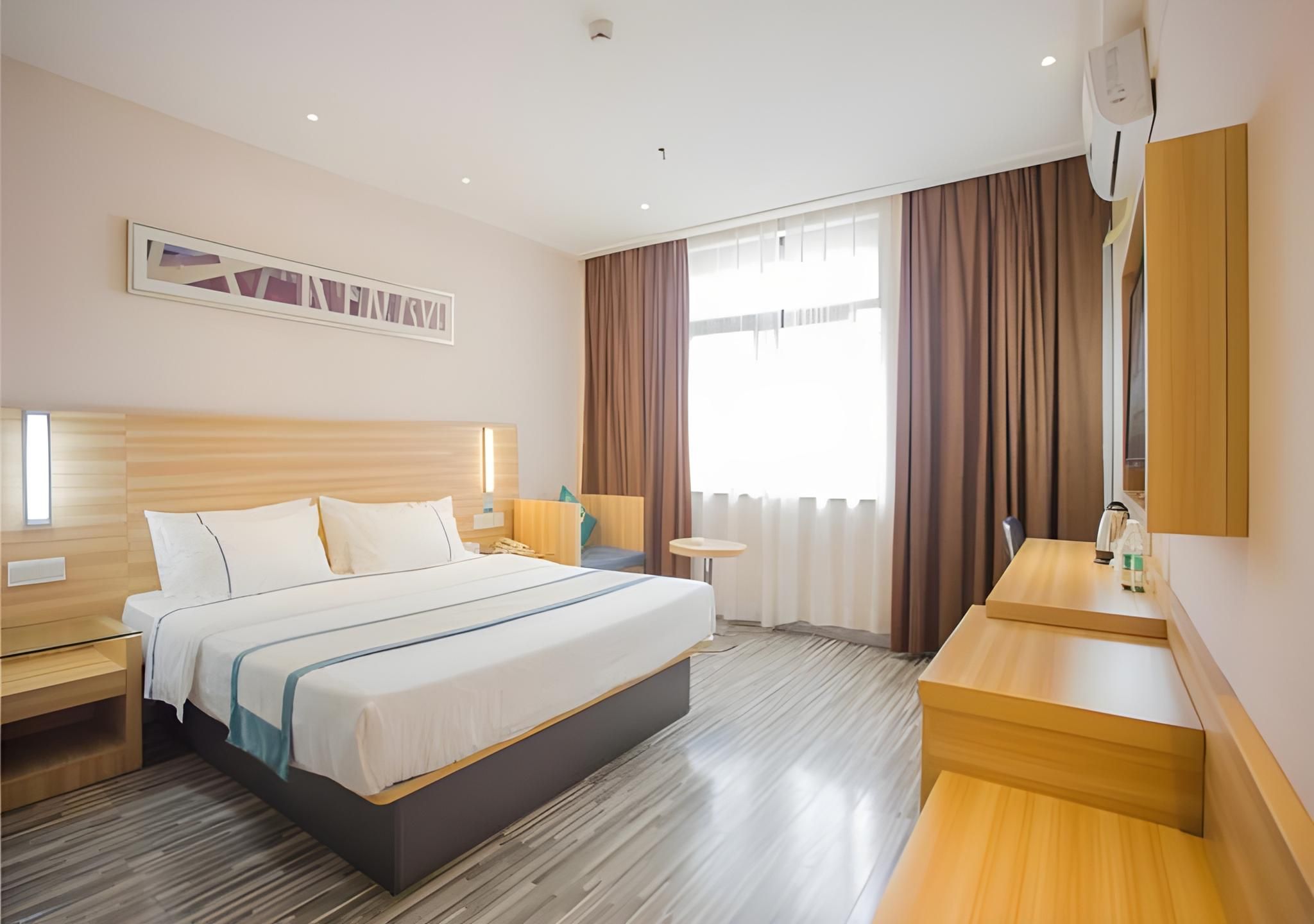 Business Queen Room