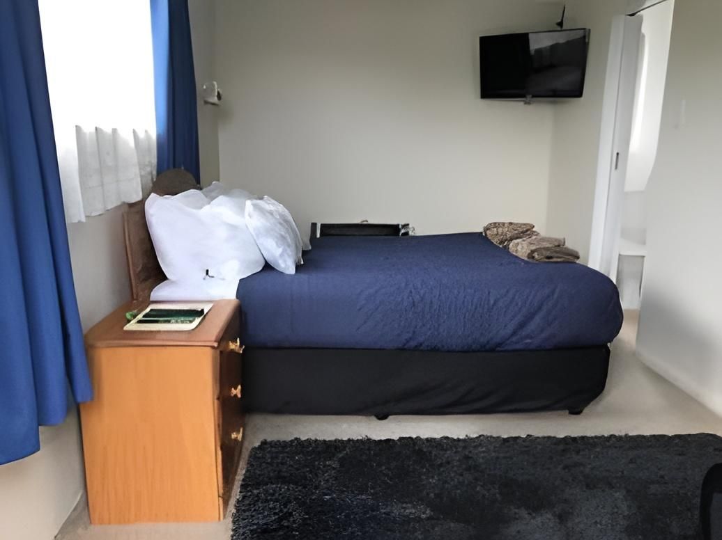 Aaron Court Motel Studio