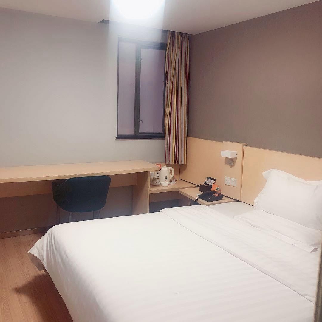 WH - Traditional Bed Room
