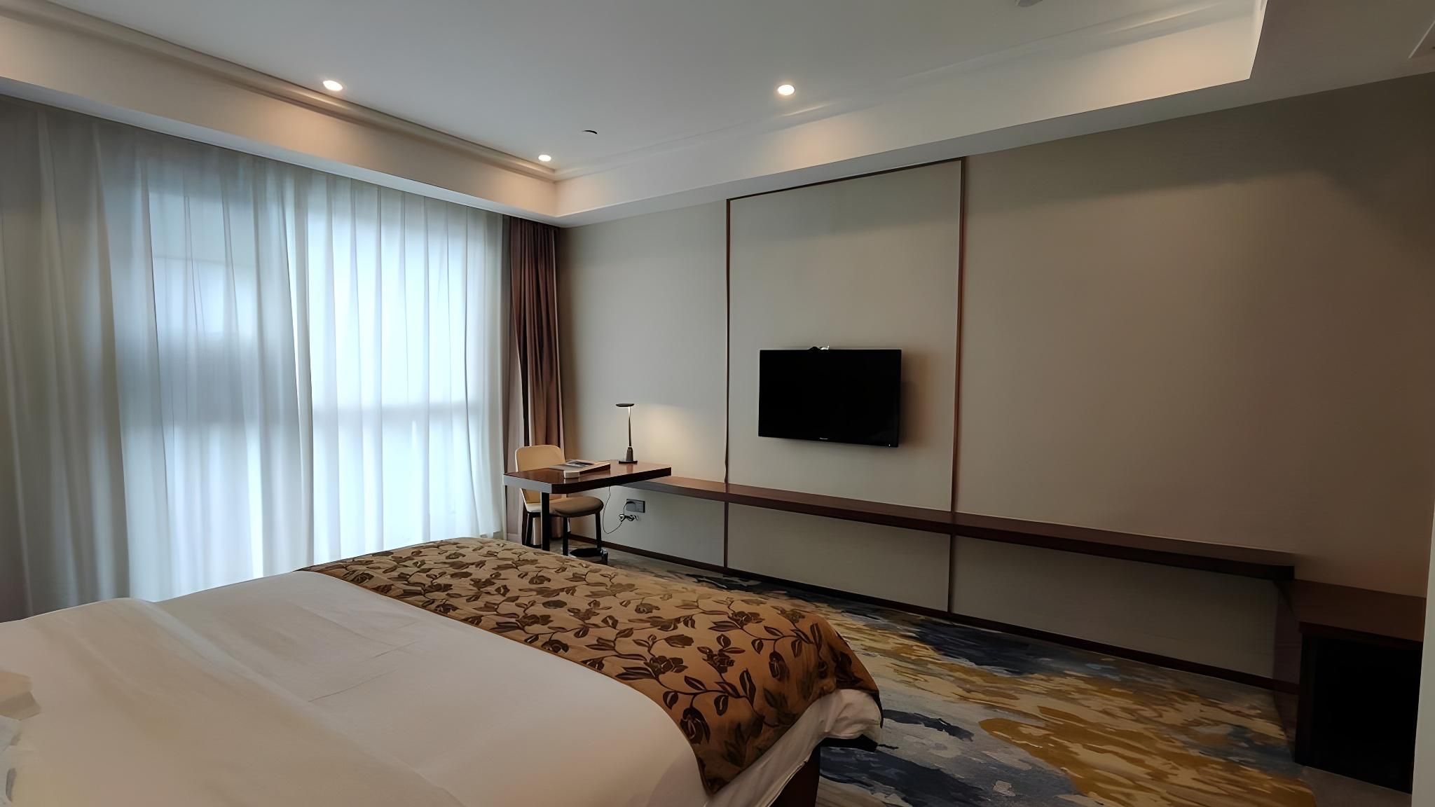 Lake-view Queen Room