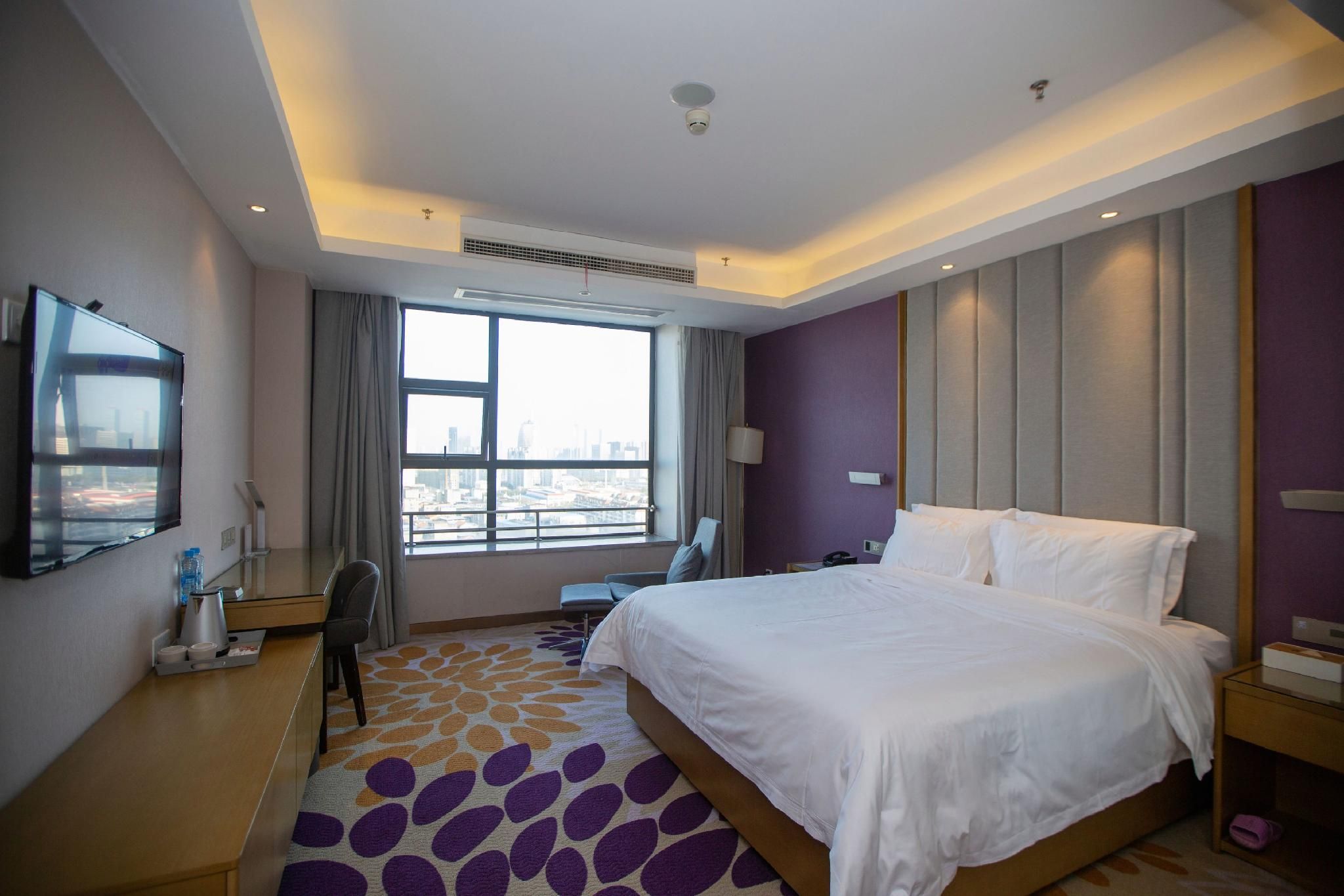 Business Queen Room