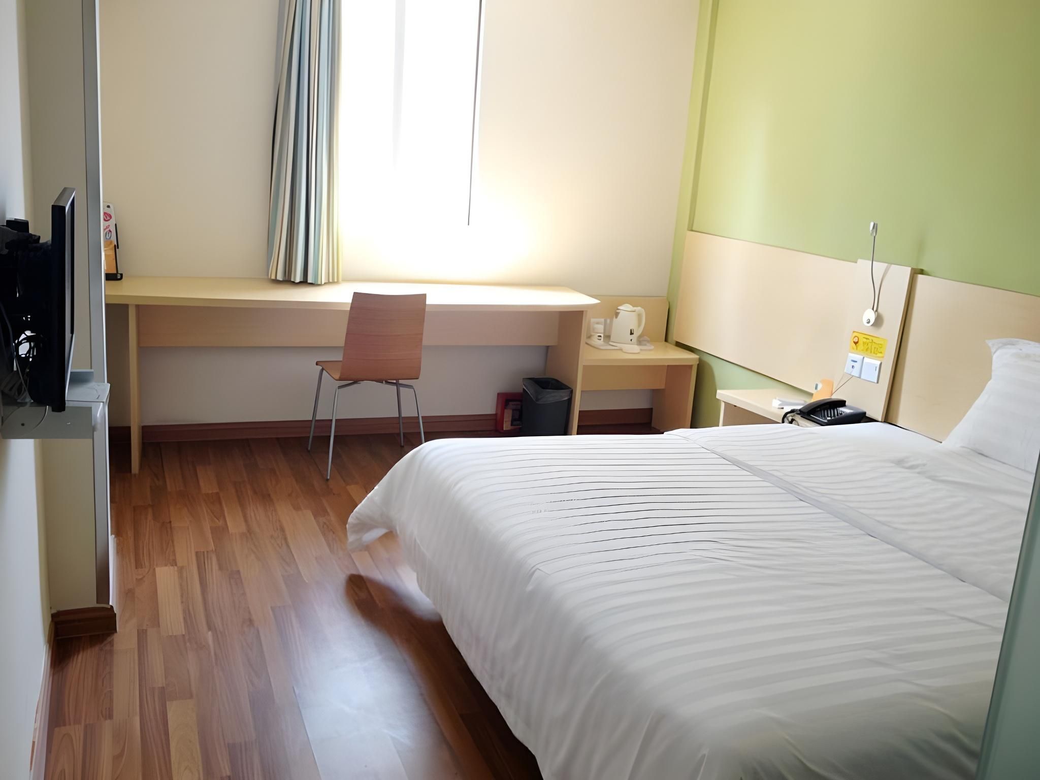 Business Queen Room