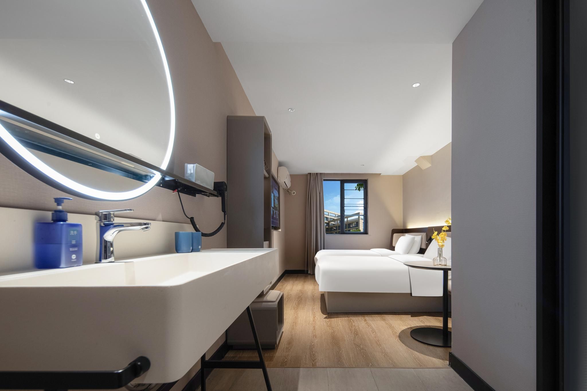 Twin Business Room