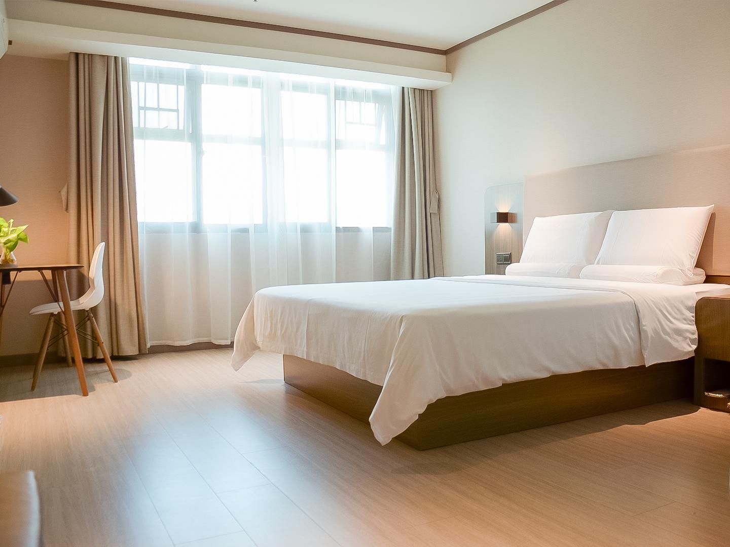 Huazhu - Room With Bed