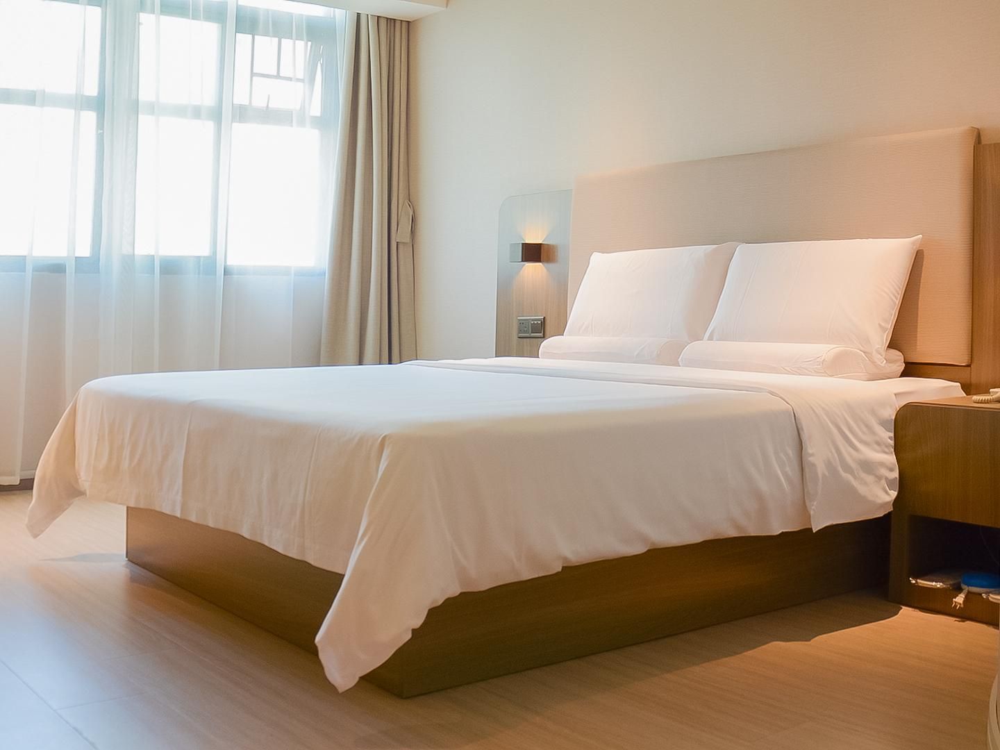 Huazhu - Room With Bed