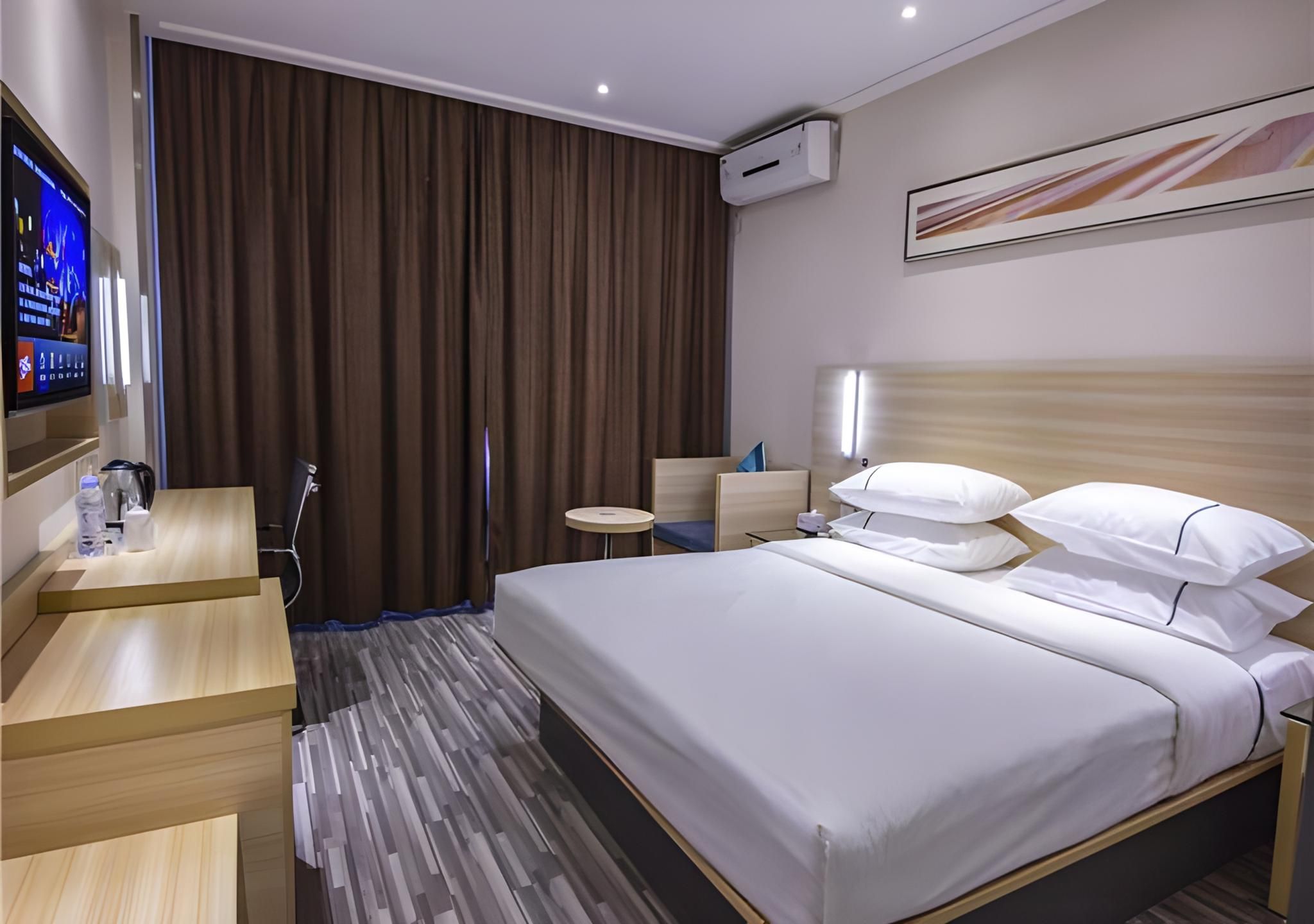 Business Queen Room