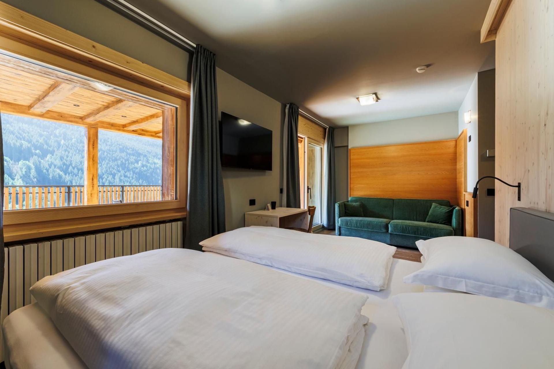 Deluxe Quadruple Room