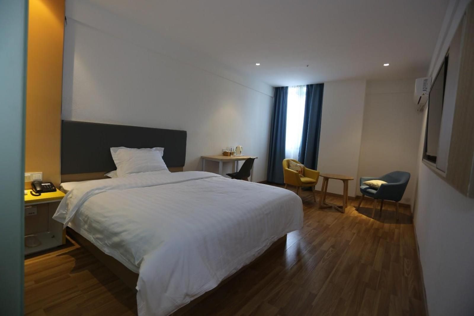 Business Queen Bed Room