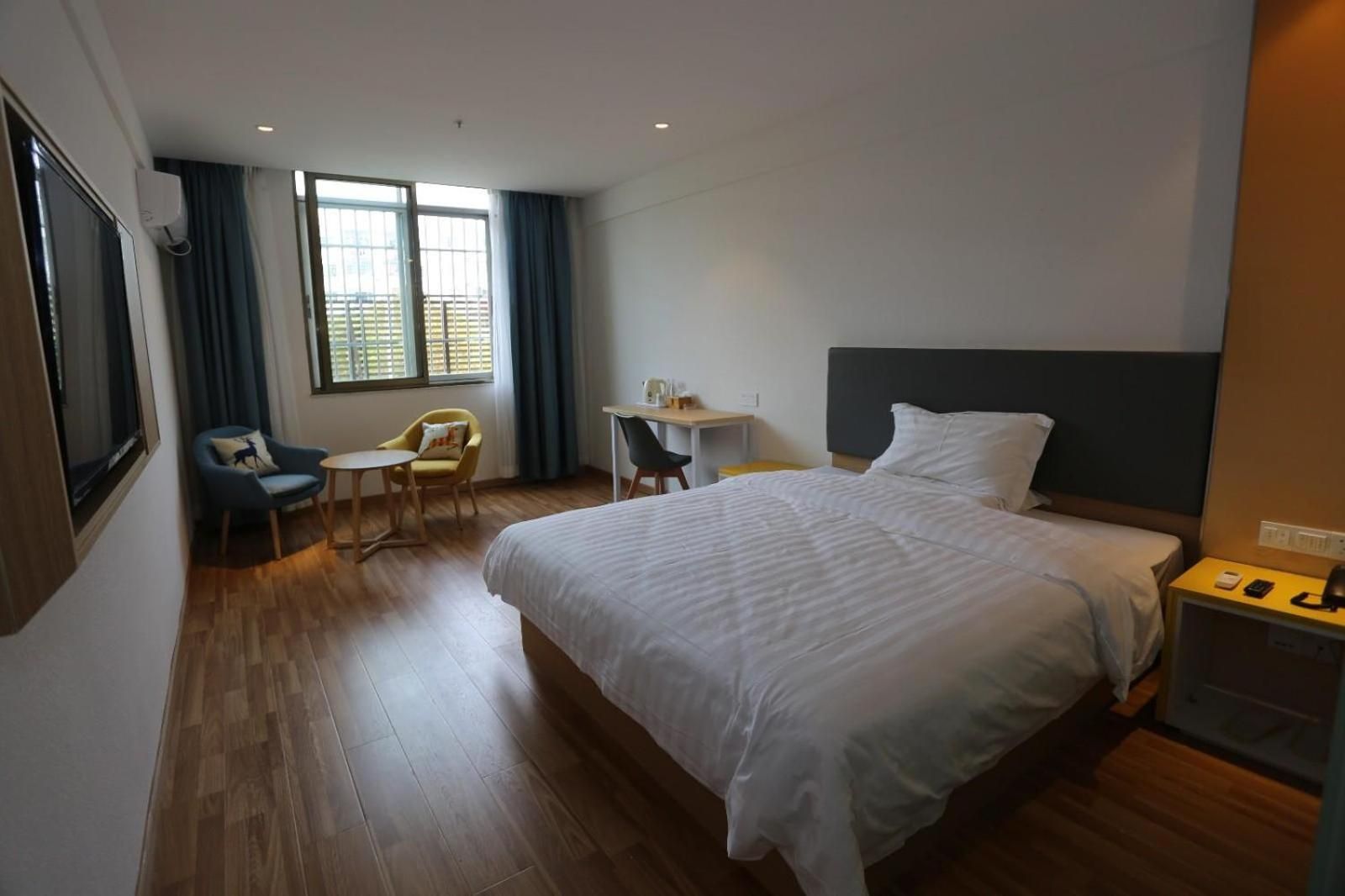 Business Queen Bed Room