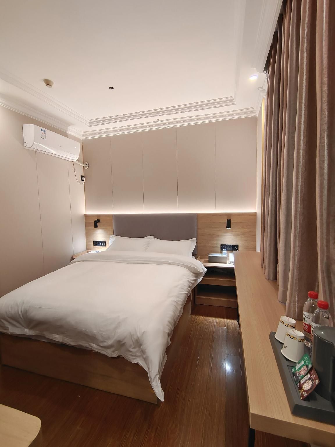 Selected business room C