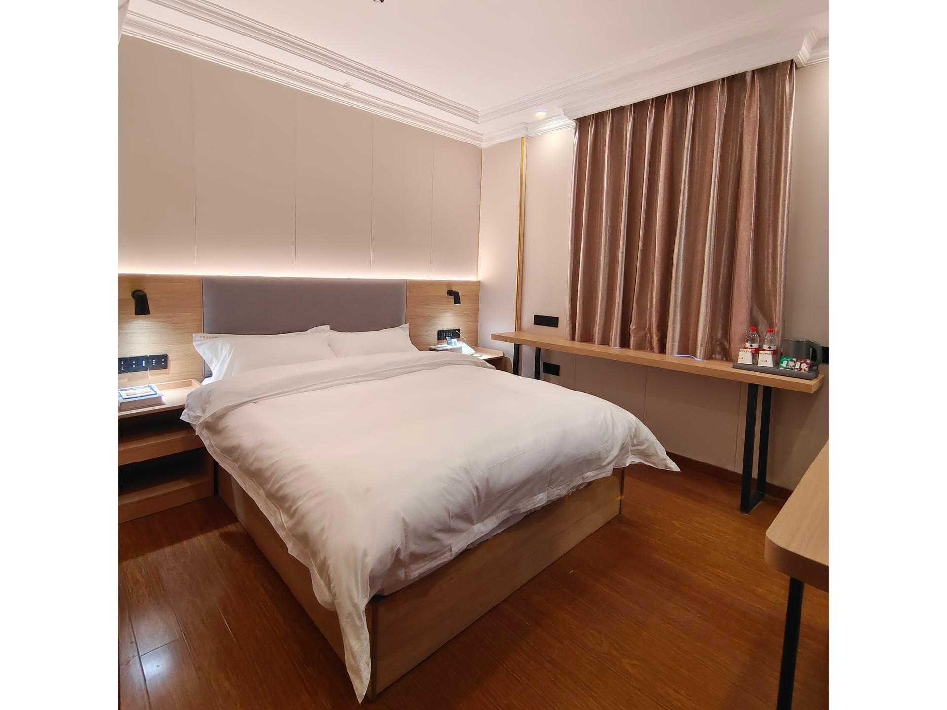 Selected business room C