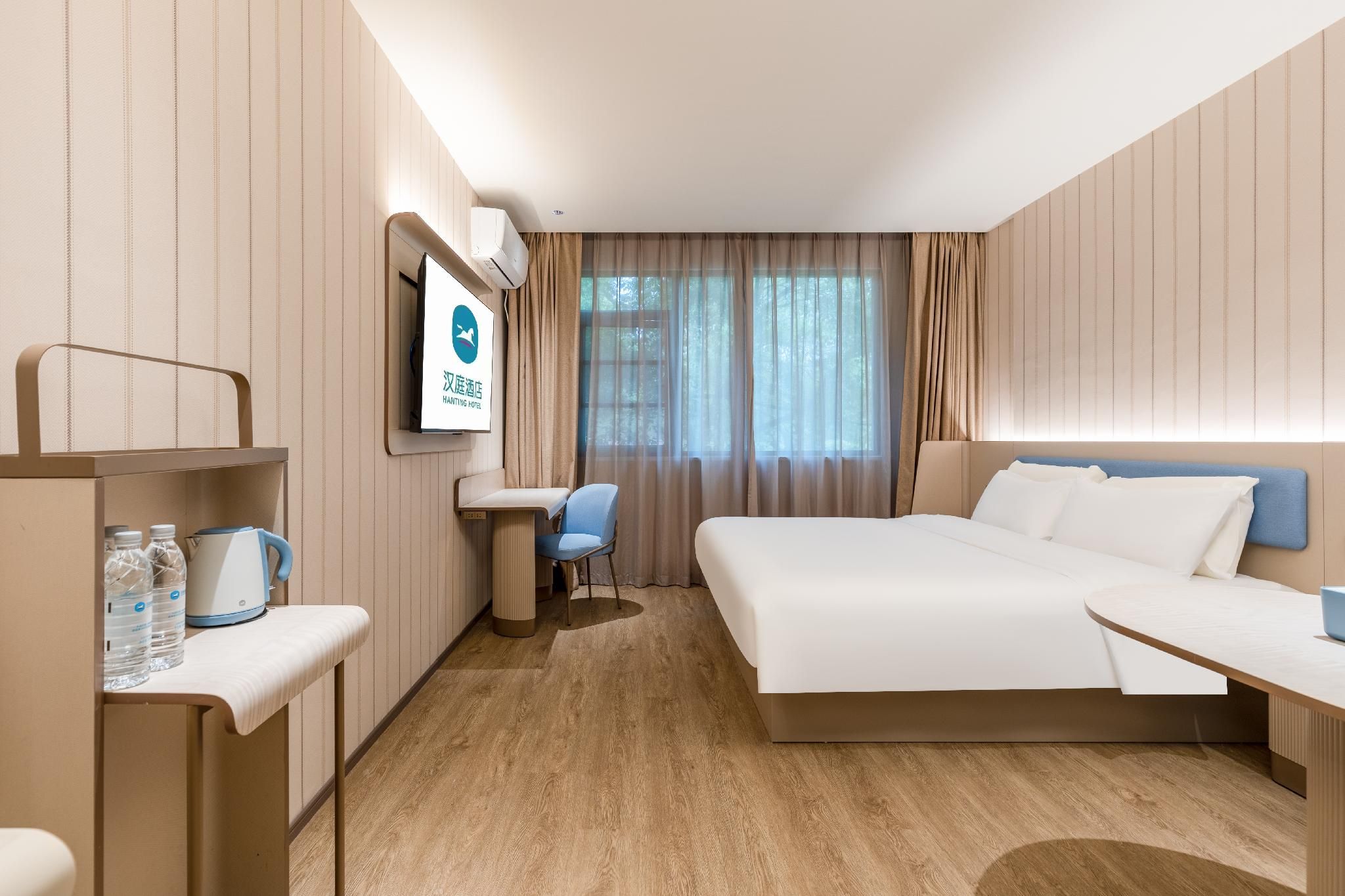 Business Queen Bed Room
