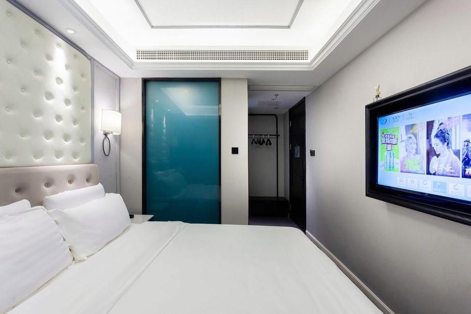 Xana - Elegant Room