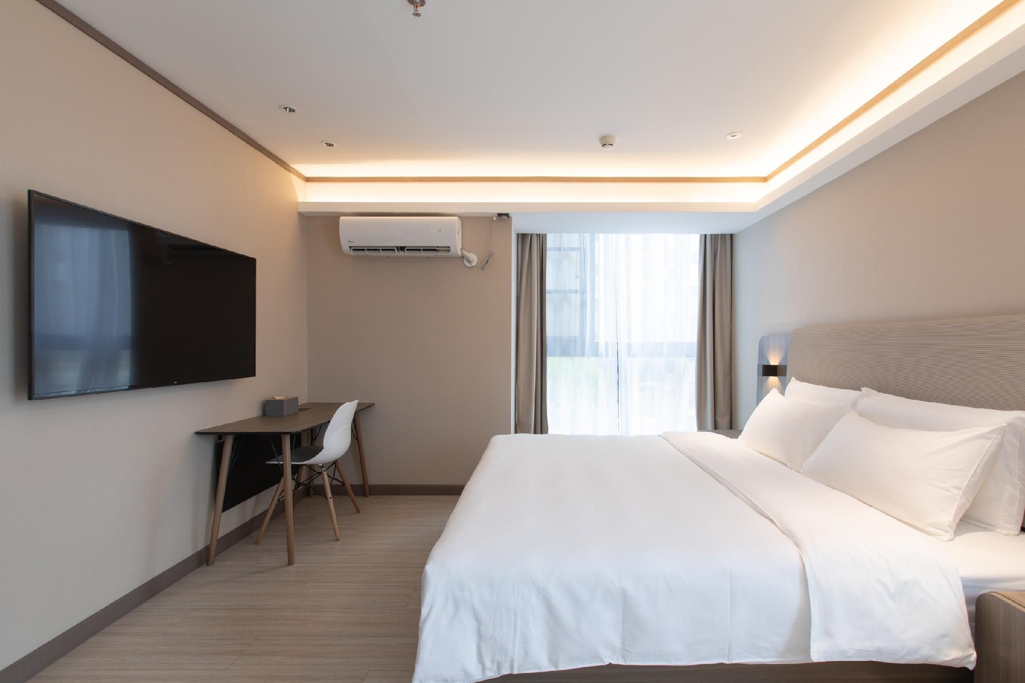 Business Queen Bed Room