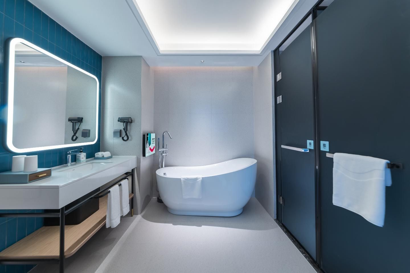 Dossen - Executive Suite