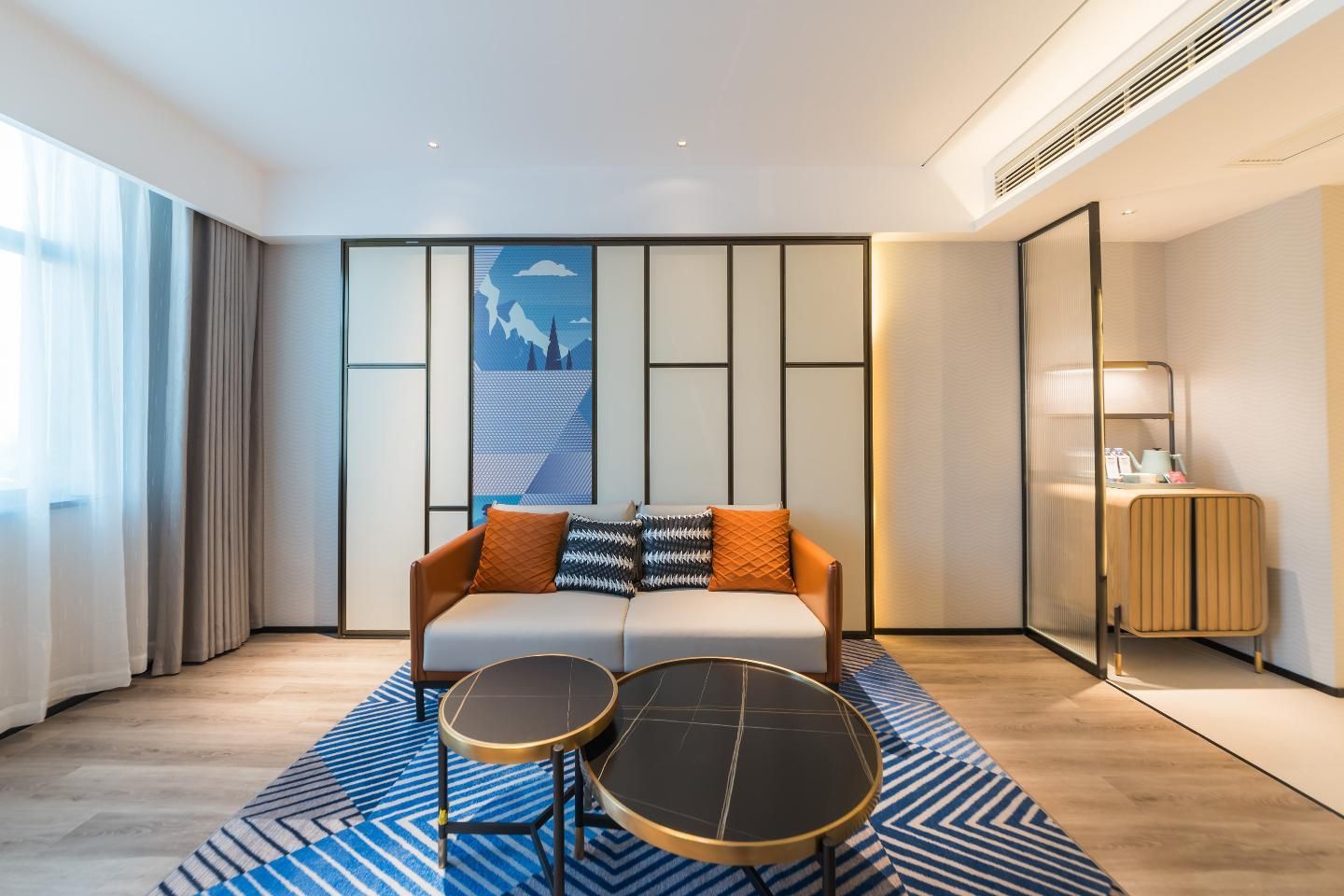 Dossen - Executive Suite