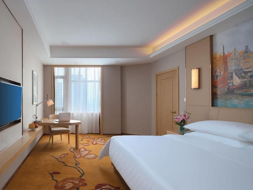 Vienna - Functional Chess Suite Room