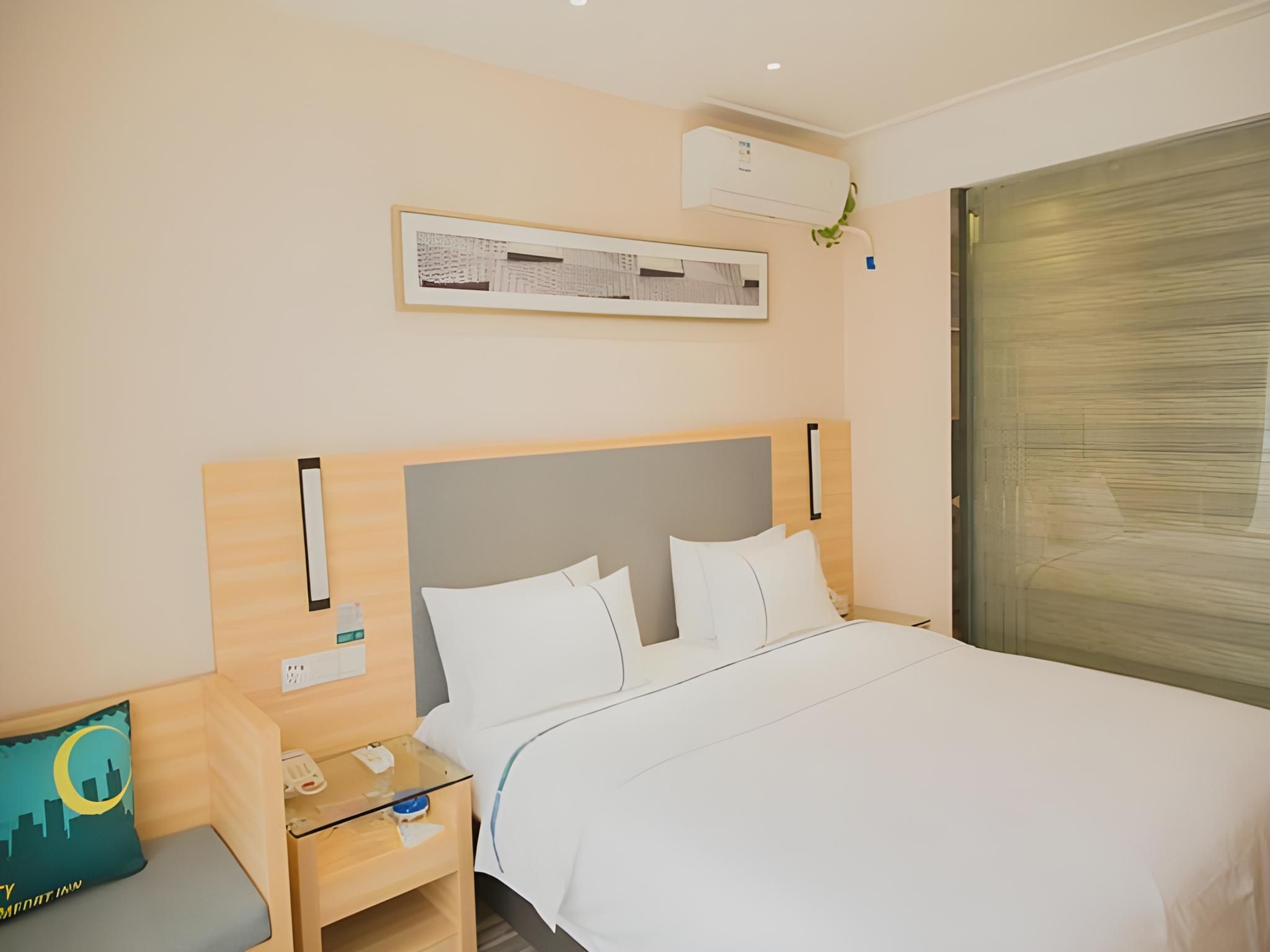 Business Queen Room